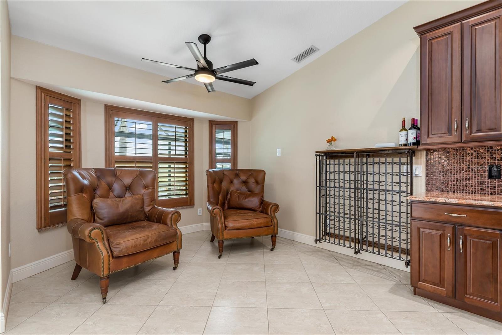 Image 16 of 51 For 340 Belaire Court