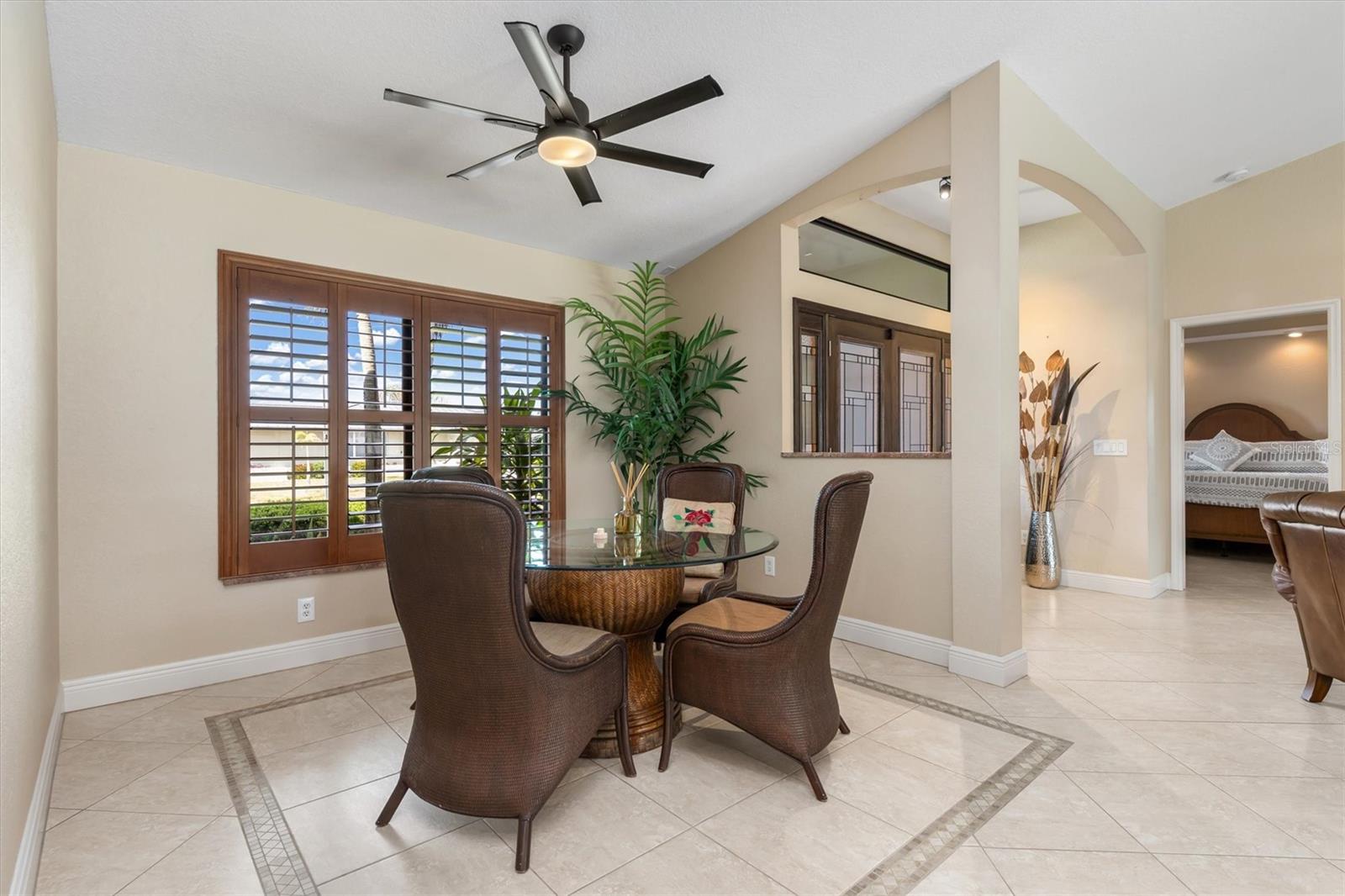Image 18 of 51 For 340 Belaire Court