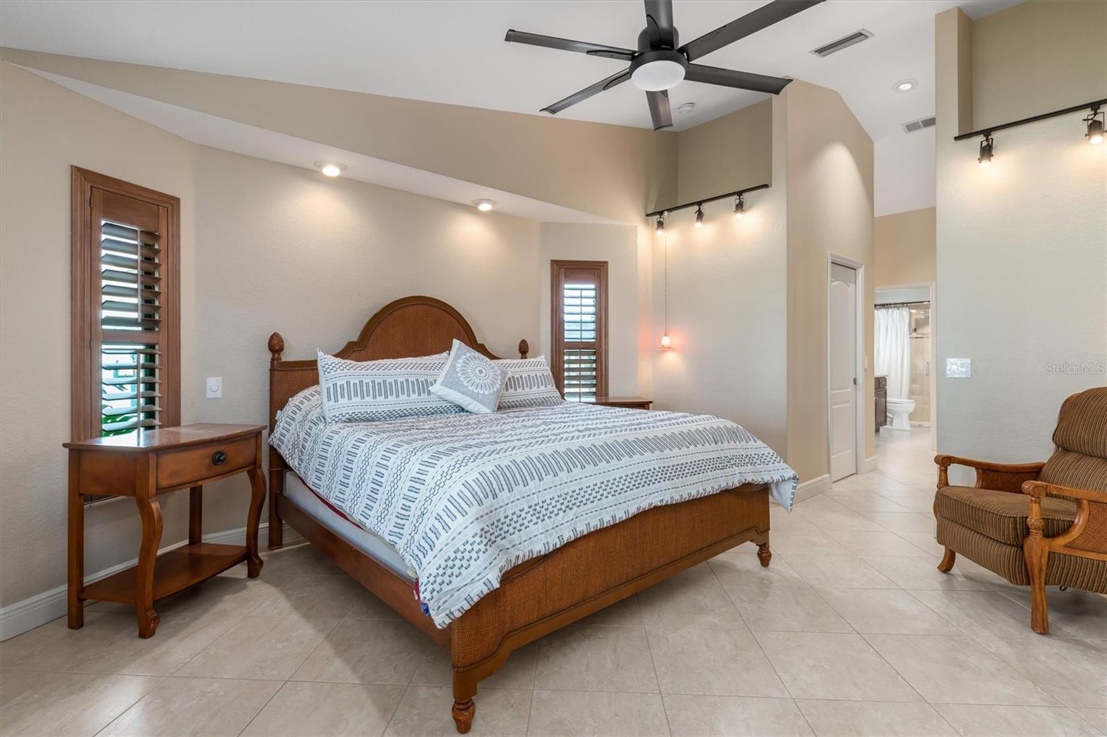 Image 19 of 51 For 340 Belaire Court