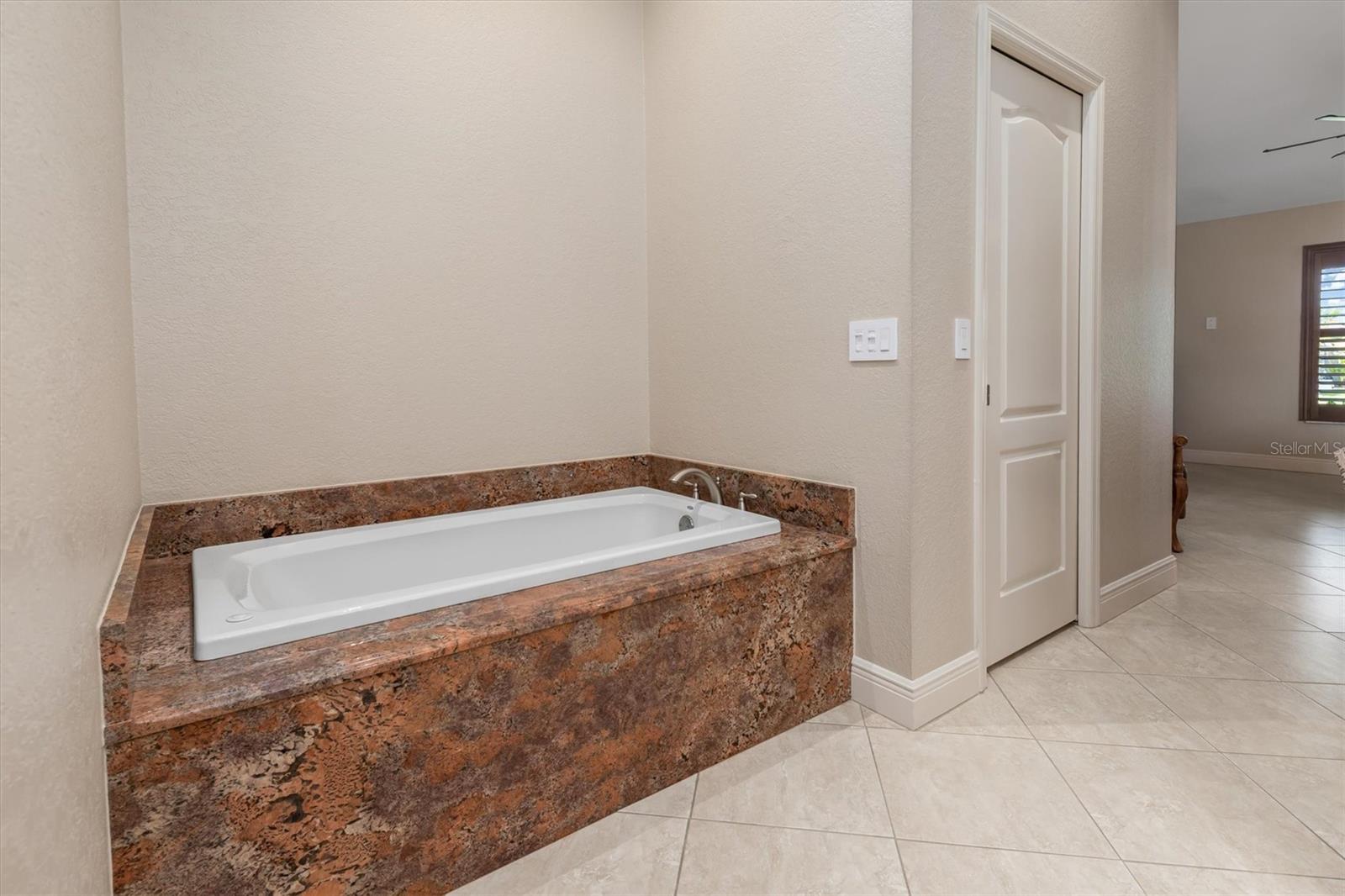 Image 23 of 51 For 340 Belaire Court
