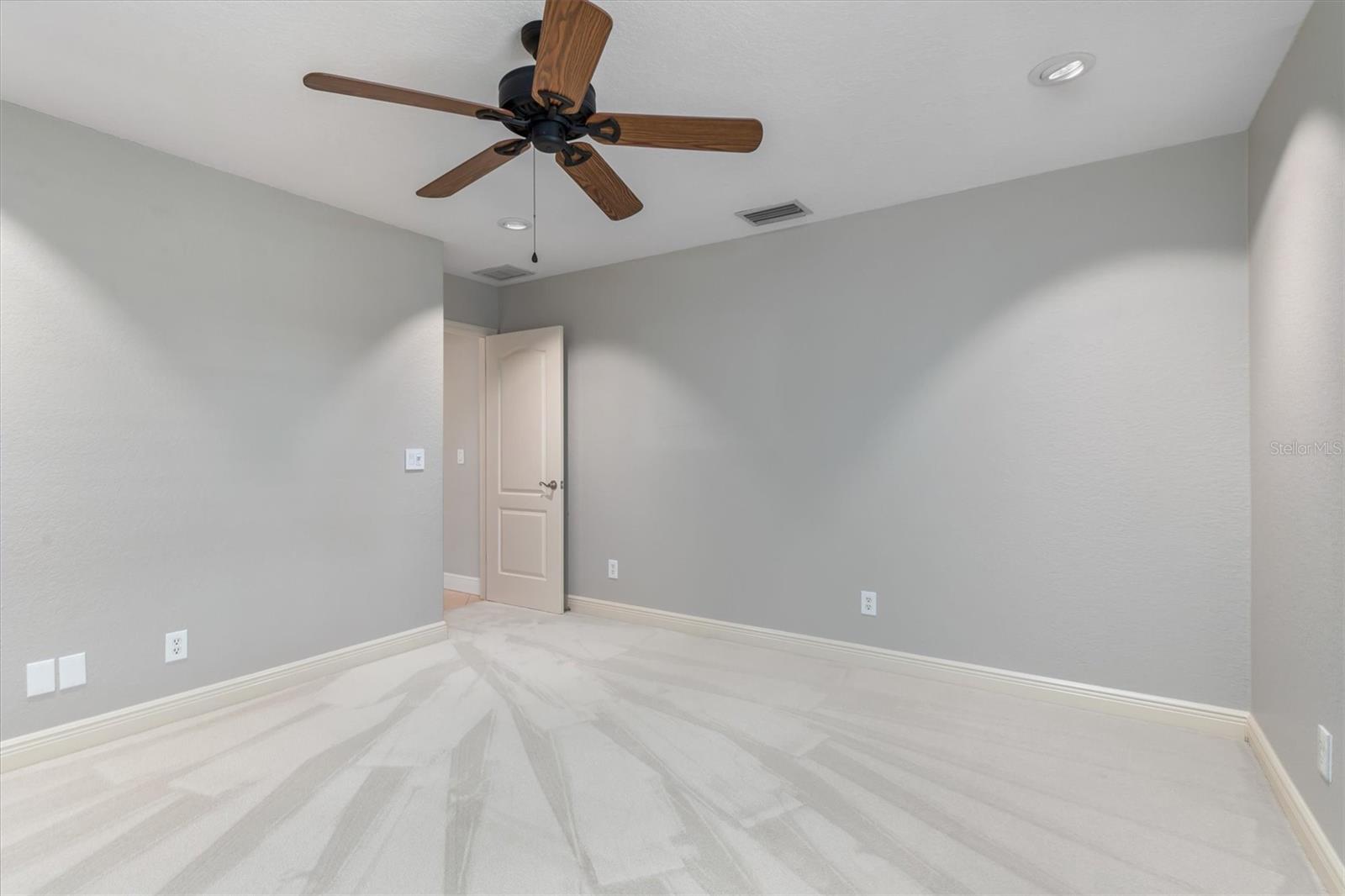Image 30 of 51 For 340 Belaire Court