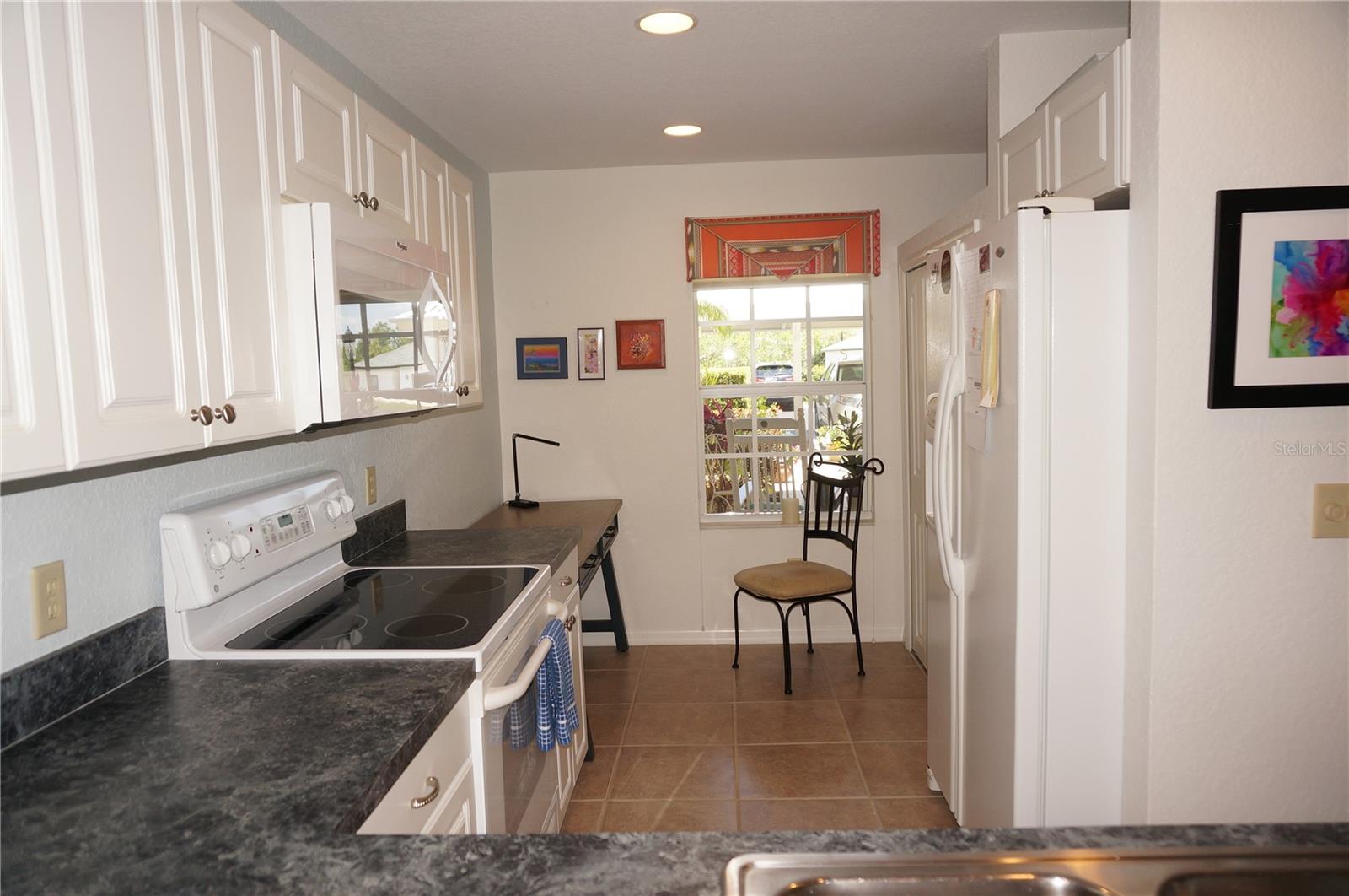 Image 21 of 53 For 1295 Saxony Circle 2101