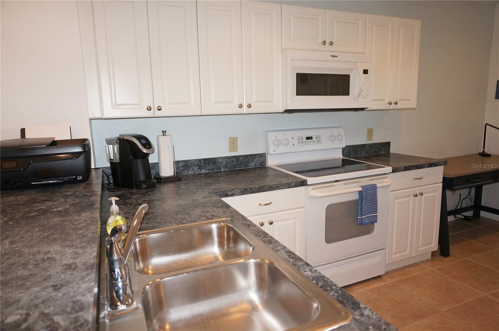 Image 22 of 53 For 1295 Saxony Circle 2101