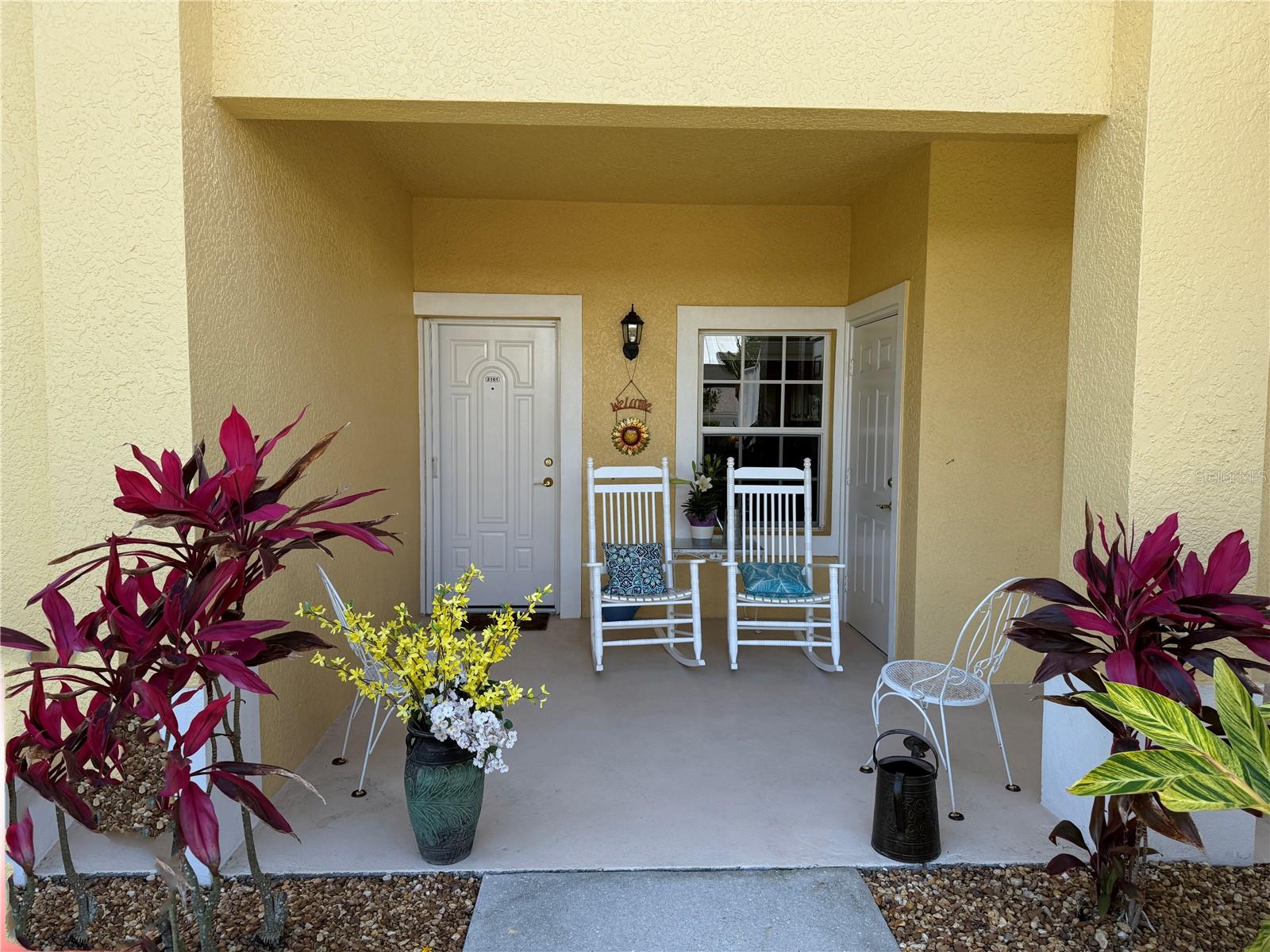 Image 4 of 53 For 1295 Saxony Circle 2101