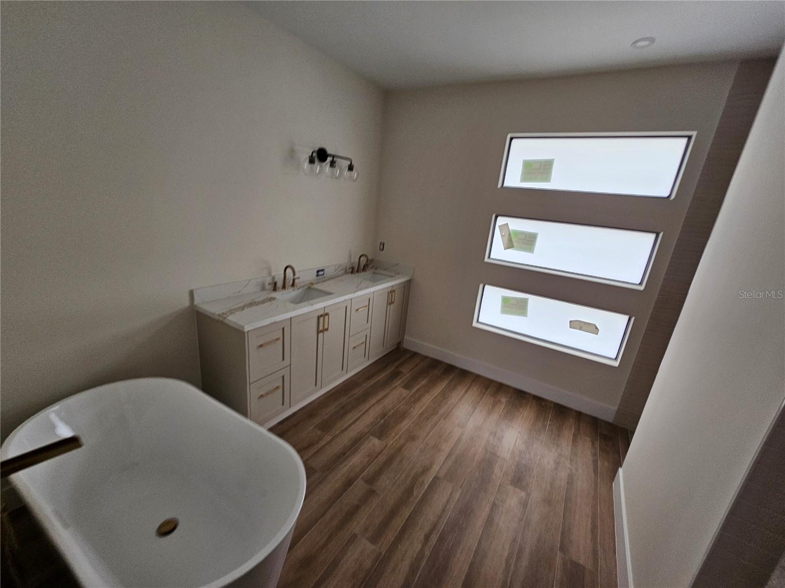 Image 10 of 26 For 10522 Riverside Road