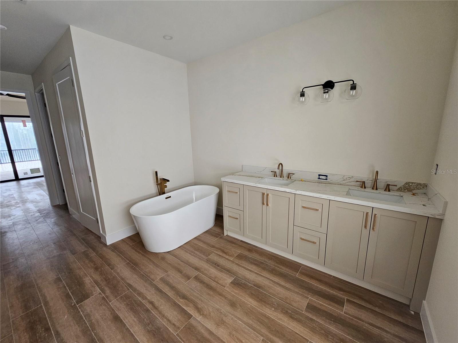Image 11 of 26 For 10522 Riverside Road
