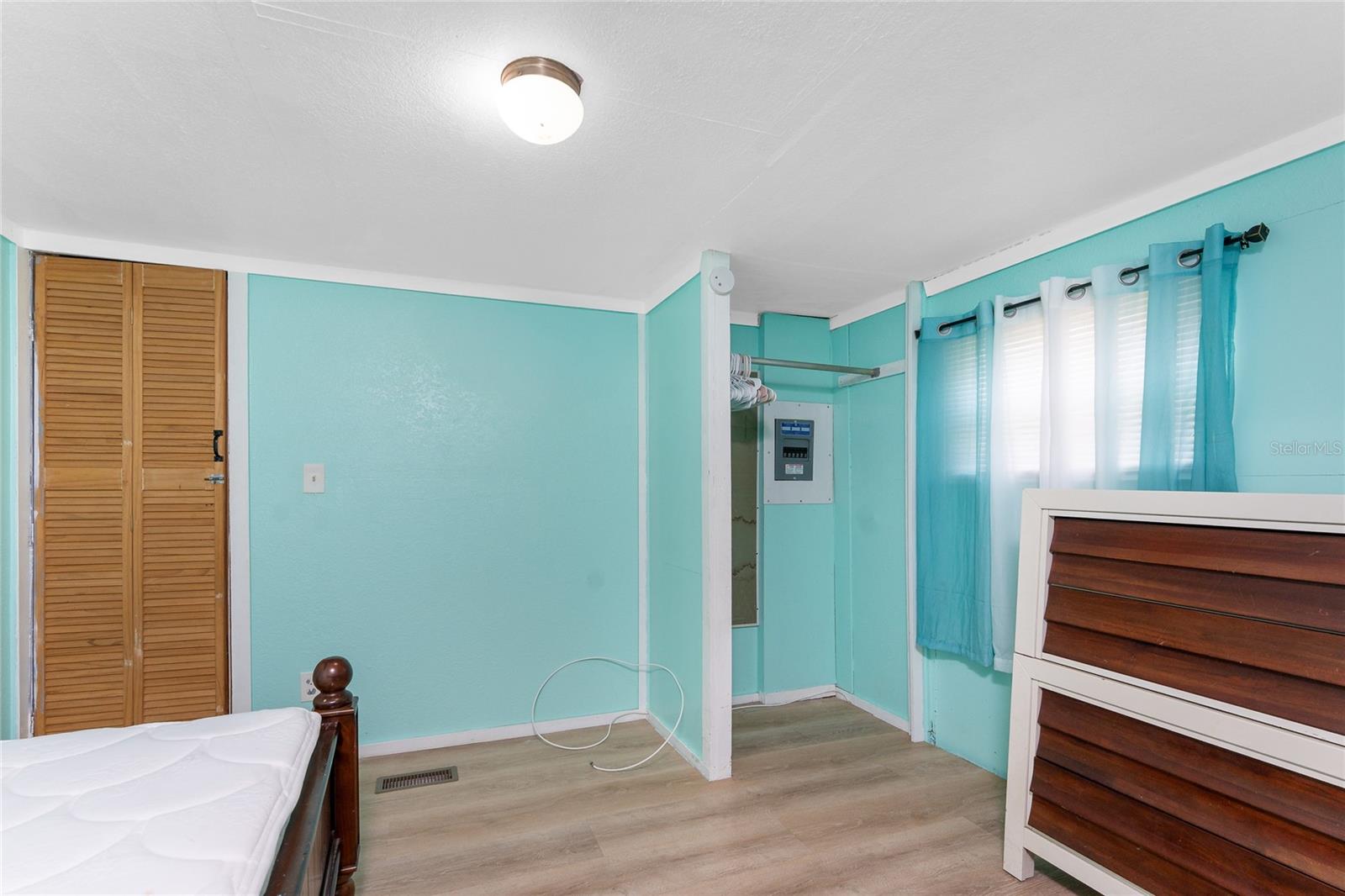 Image 16 of 39 For 5903 Sabalwood Drive