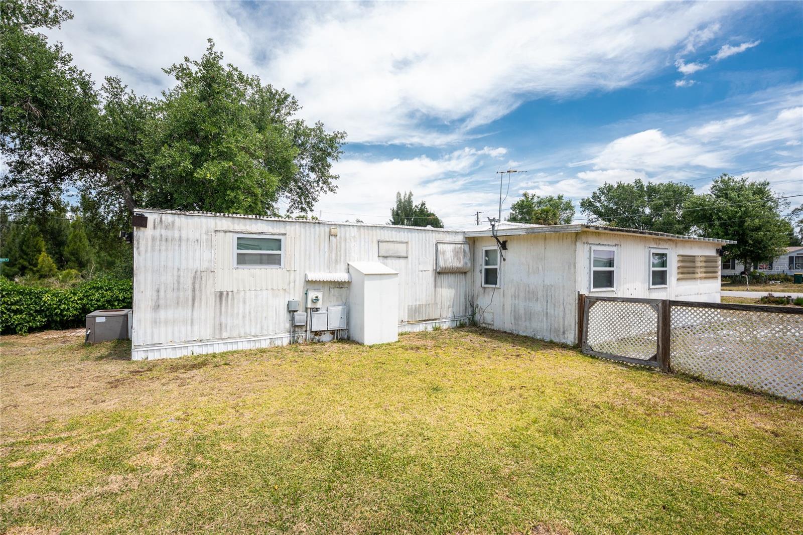 Image 24 of 39 For 5903 Sabalwood Drive