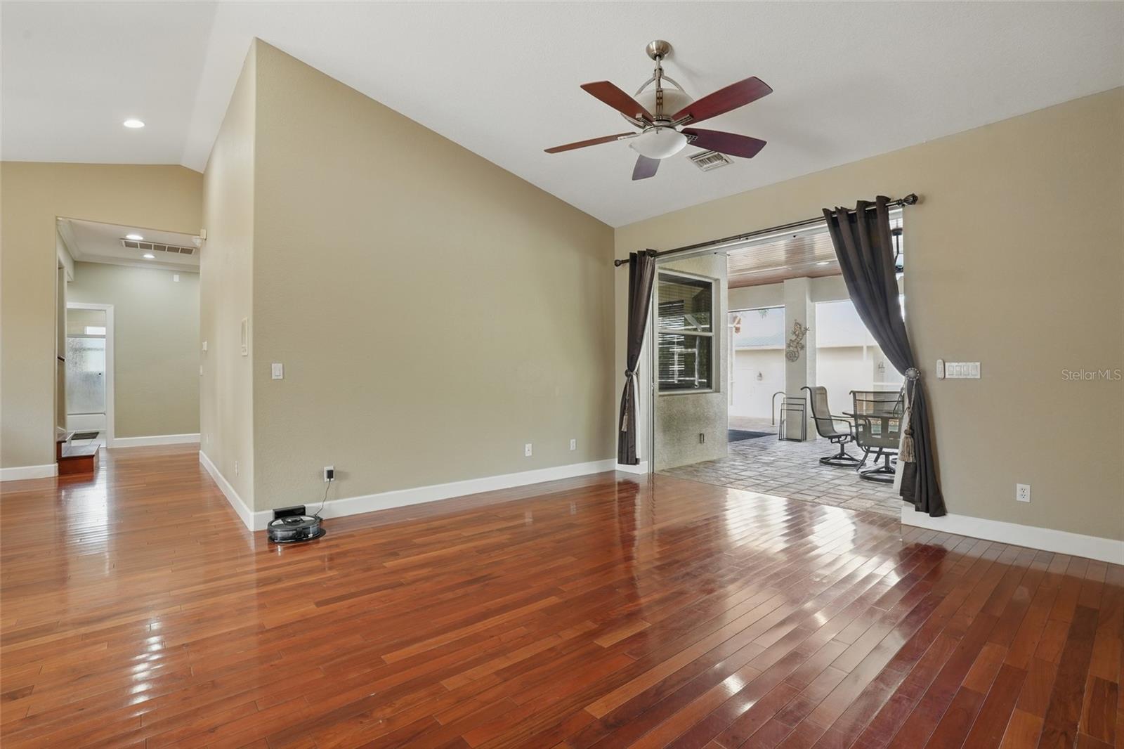 Image 6 of 39 For 1811 Irving Avenue