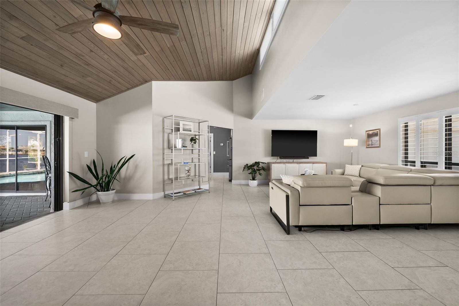 Image 11 of 50 For 621 49th Lane