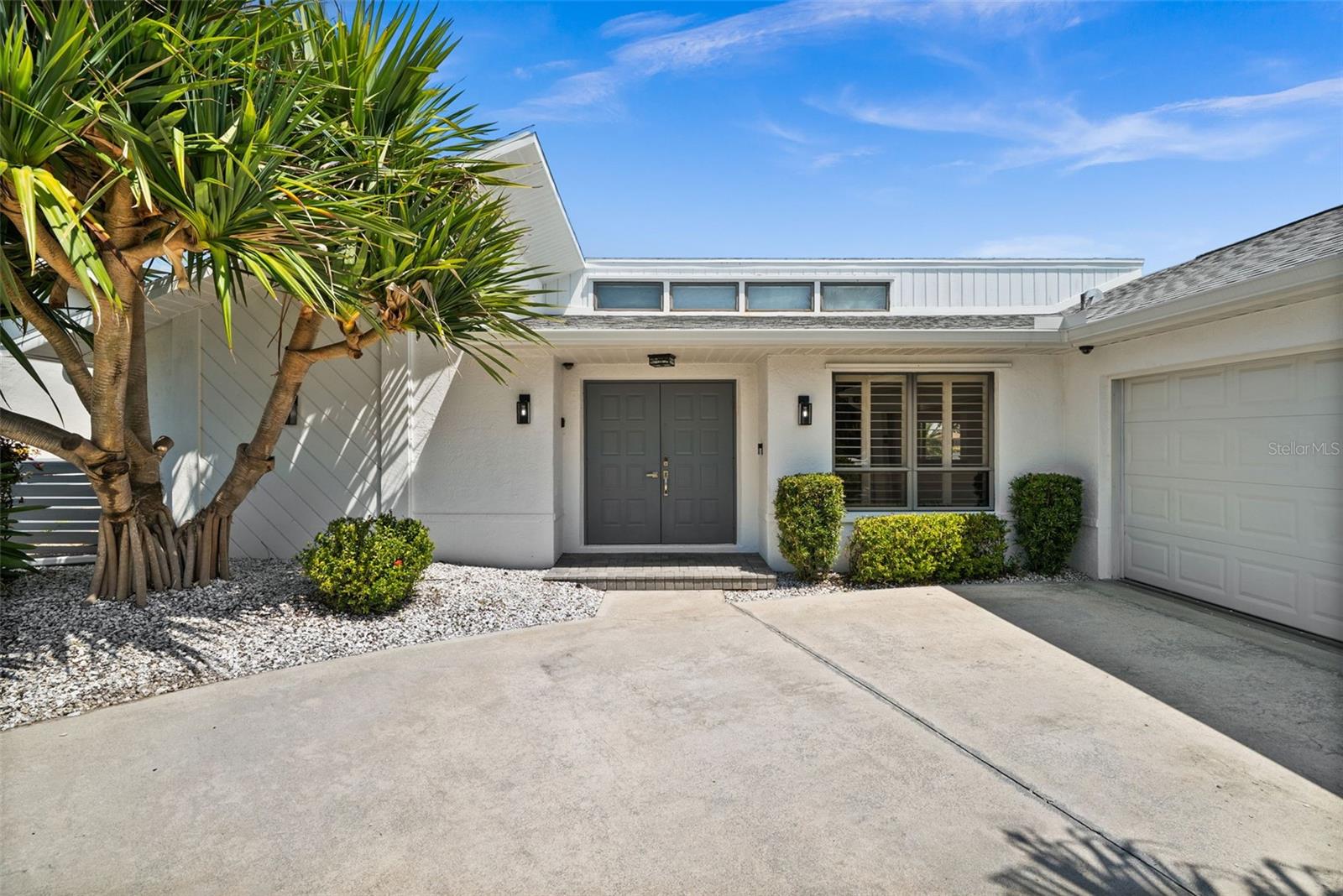 Image 4 of 50 For 621 49th Lane
