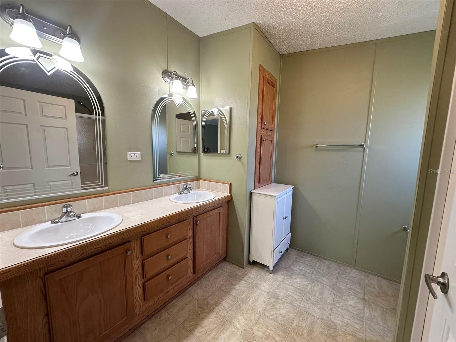 Image 13 of 22 For 6840 Bernadean Boulevard