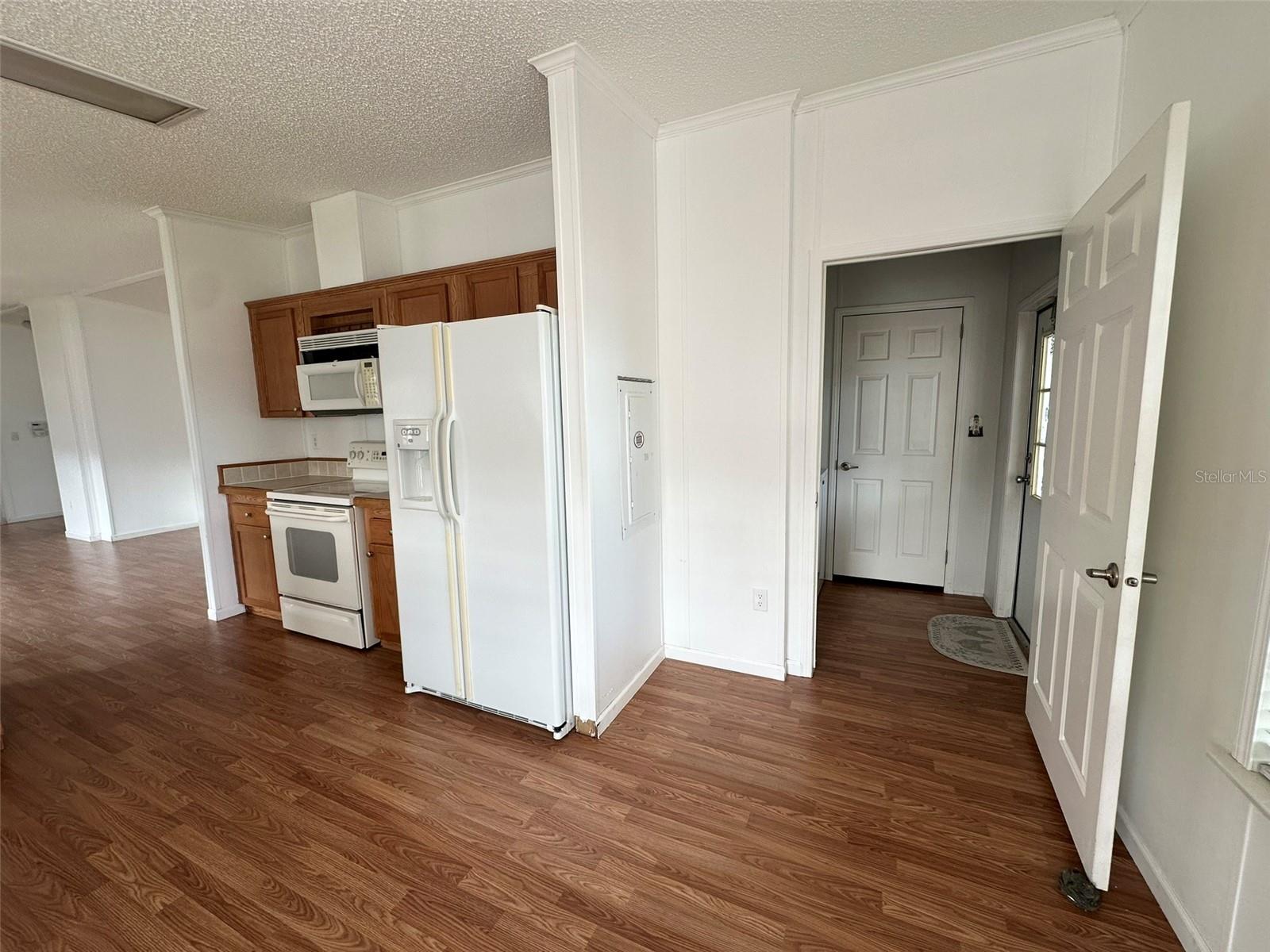 Image 8 of 22 For 6840 Bernadean Boulevard