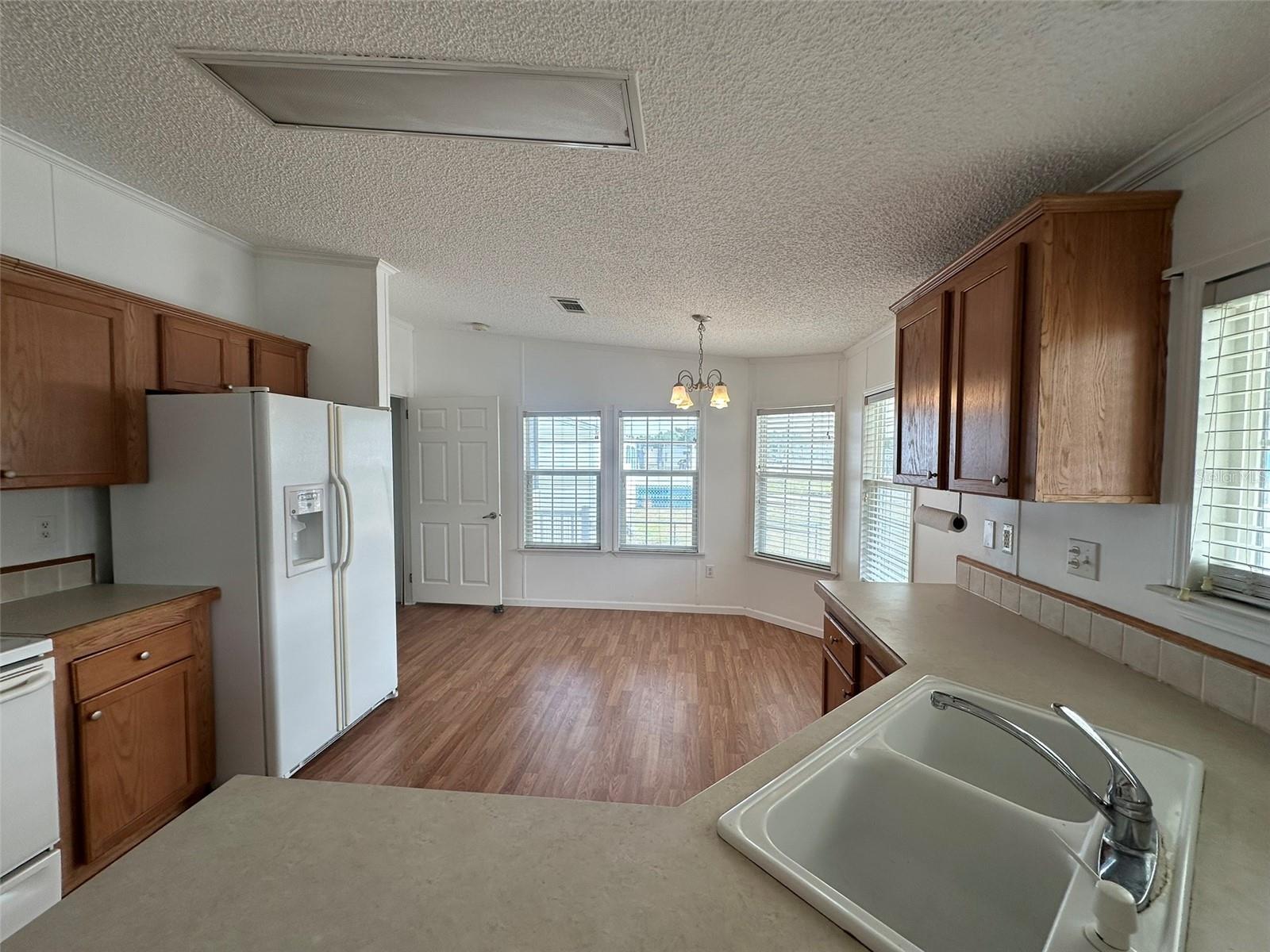 Image 9 of 22 For 6840 Bernadean Boulevard