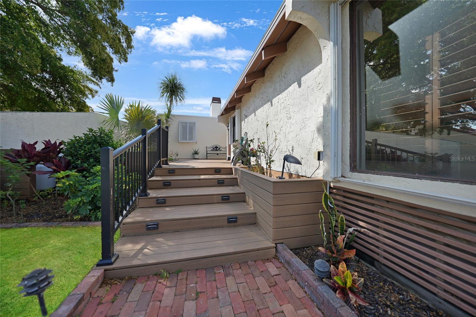 Image 12 of 70 For 25188 Marion Ave  10
