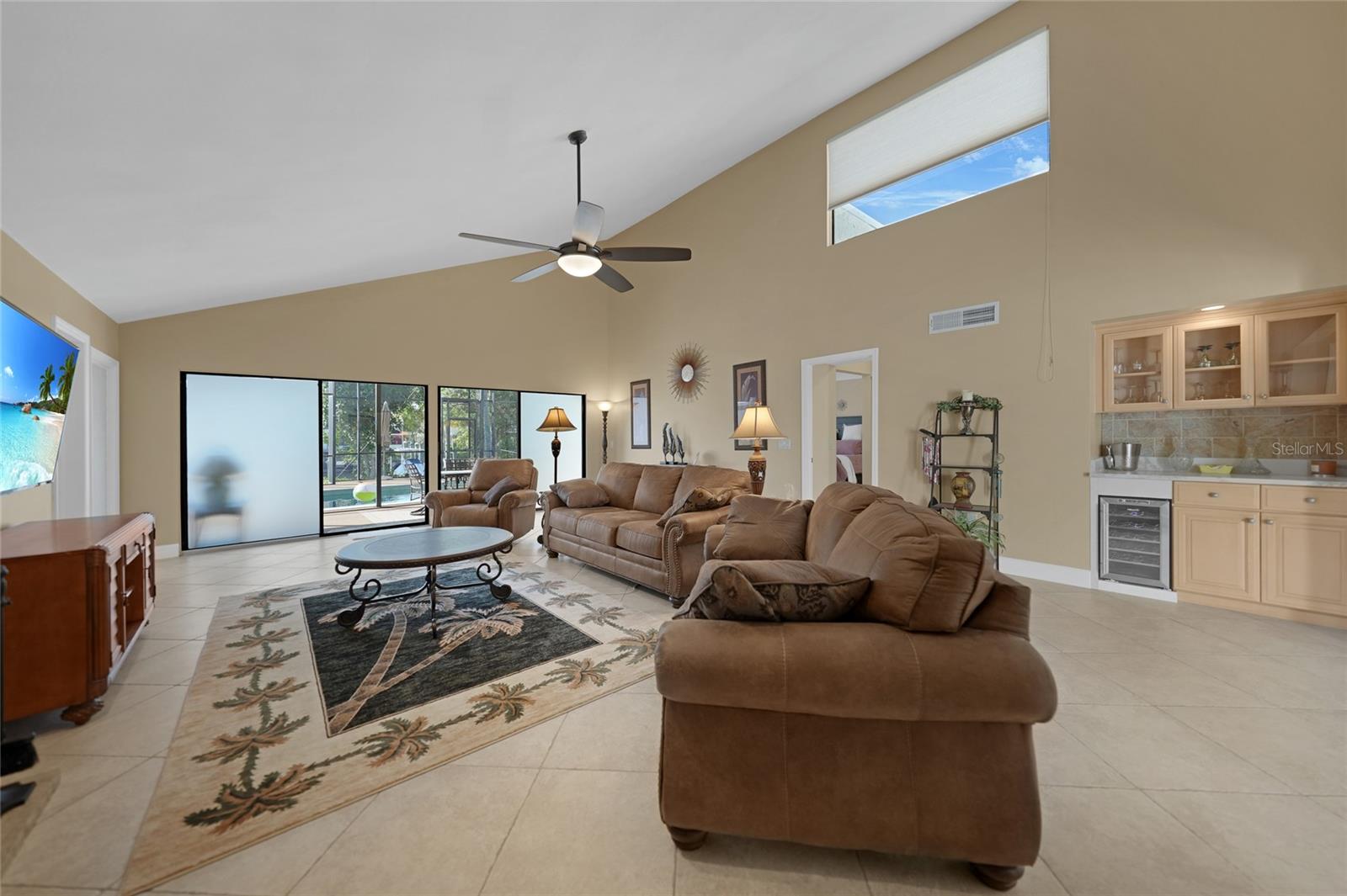 Image 17 of 70 For 25188 Marion Ave  10