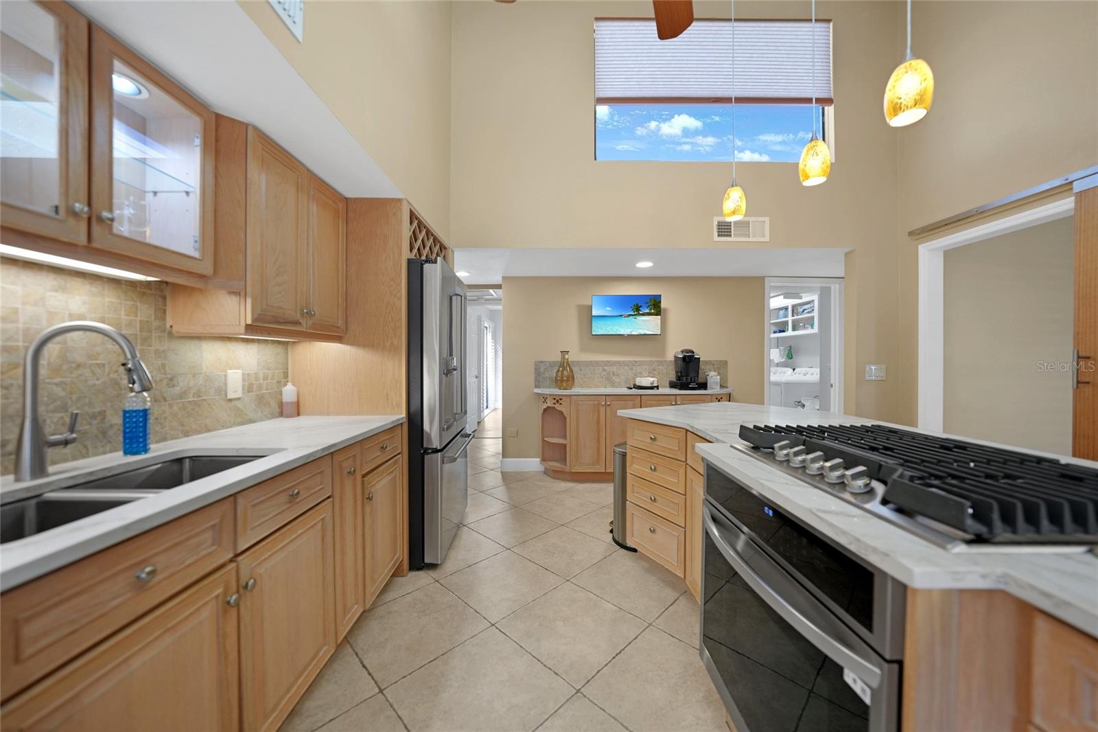 Image 21 of 70 For 25188 Marion Ave  10