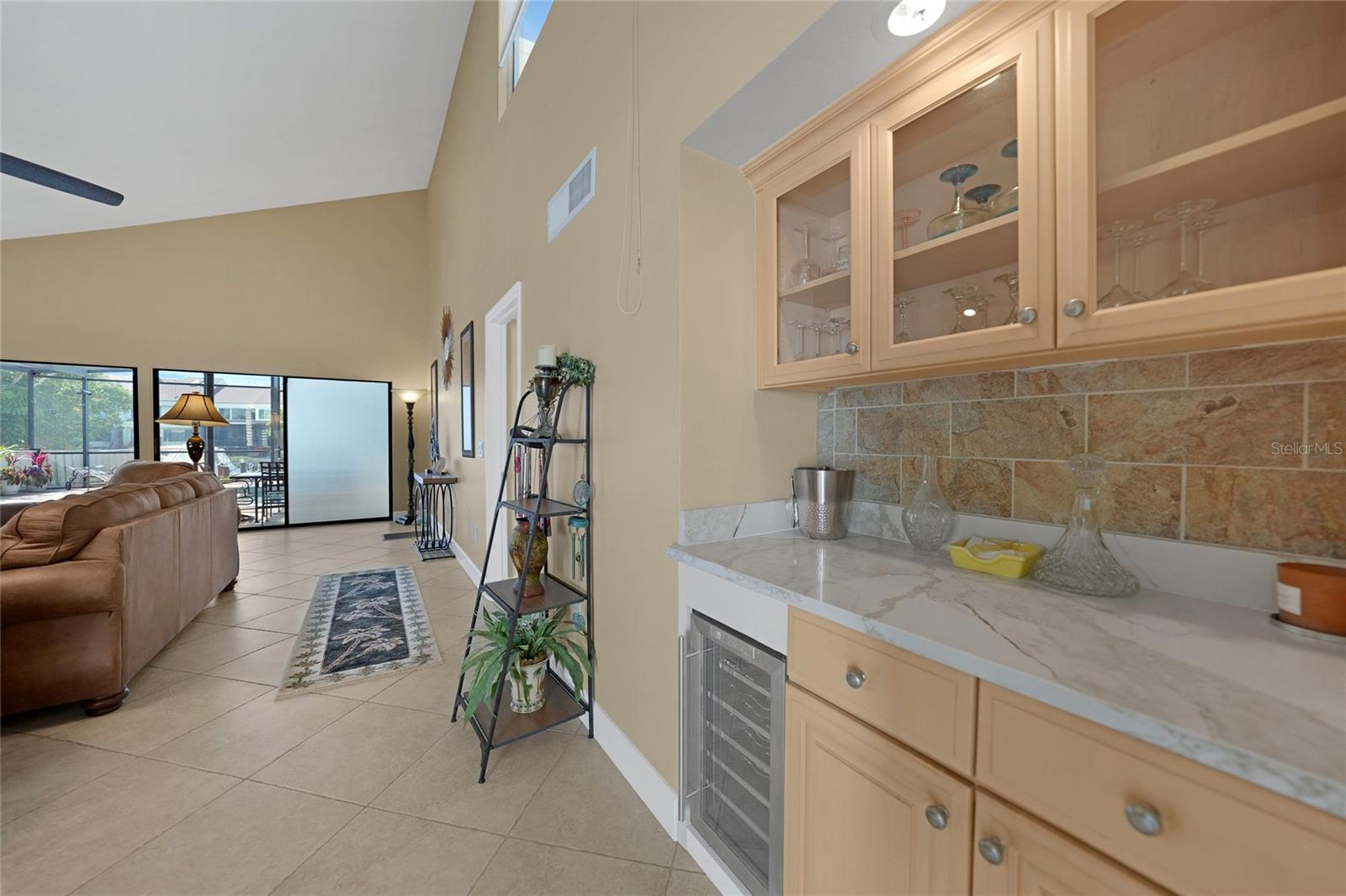 Image 23 of 70 For 25188 Marion Ave  10