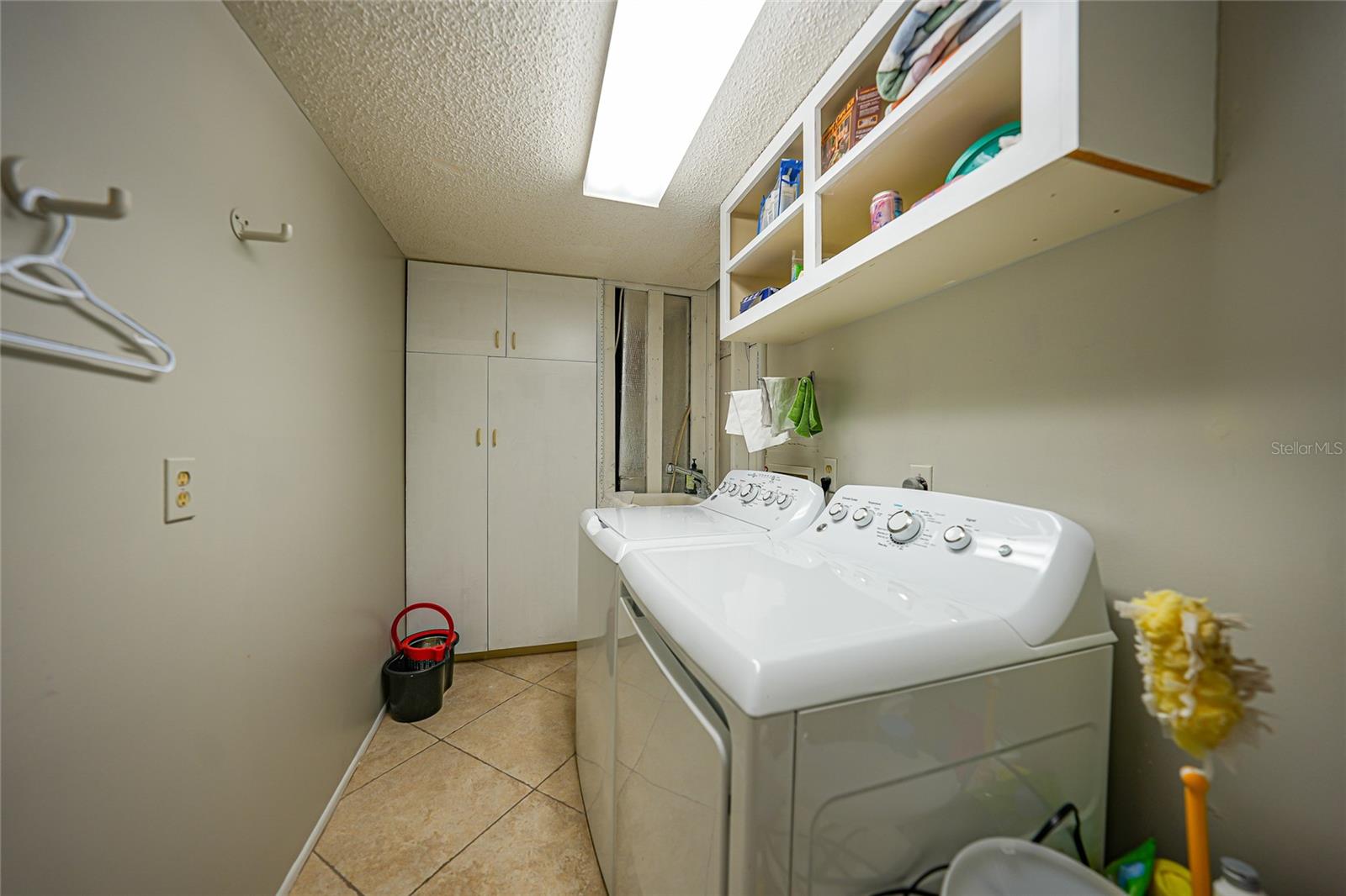 Image 33 of 70 For 25188 Marion Ave  10