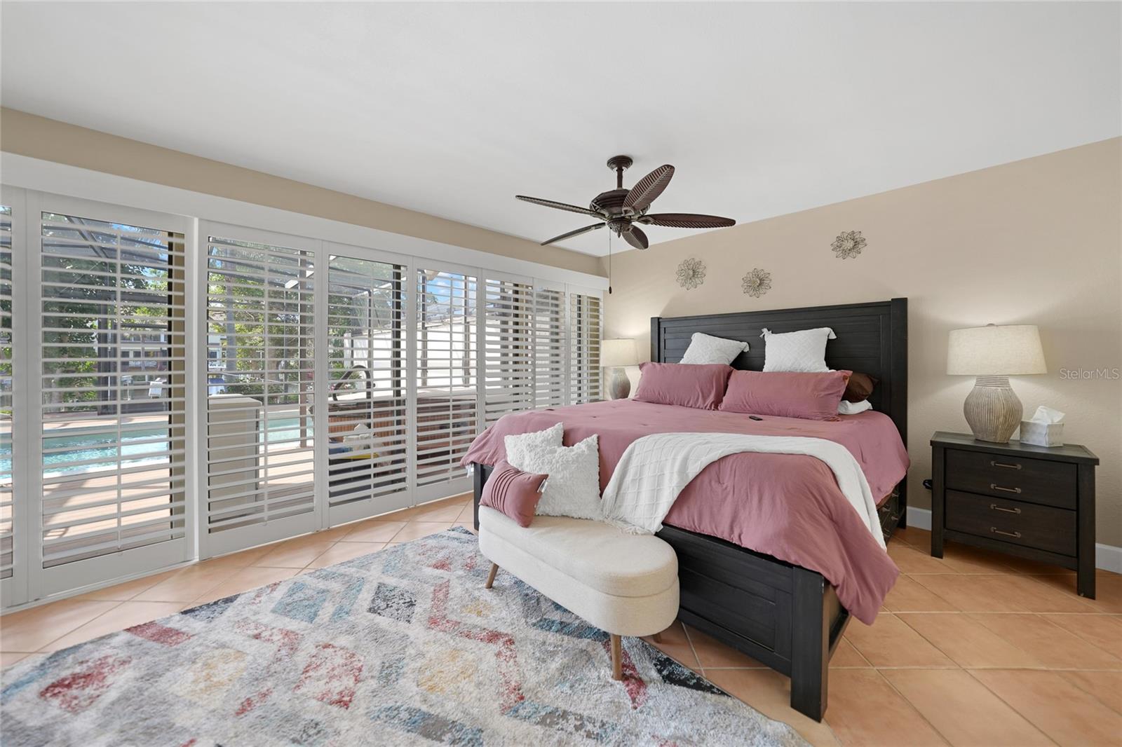 Image 37 of 70 For 25188 Marion Ave  10