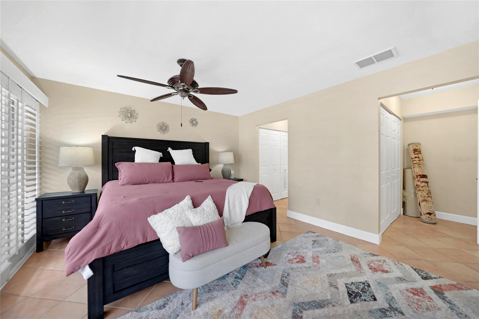 Image 38 of 70 For 25188 Marion Ave  10