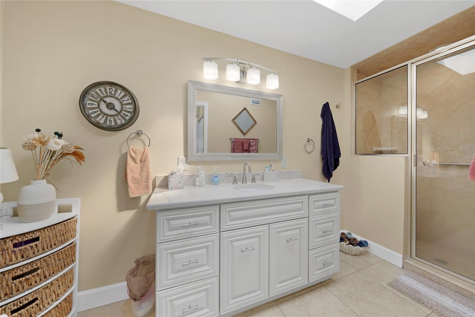 Image 39 of 70 For 25188 Marion Ave  10