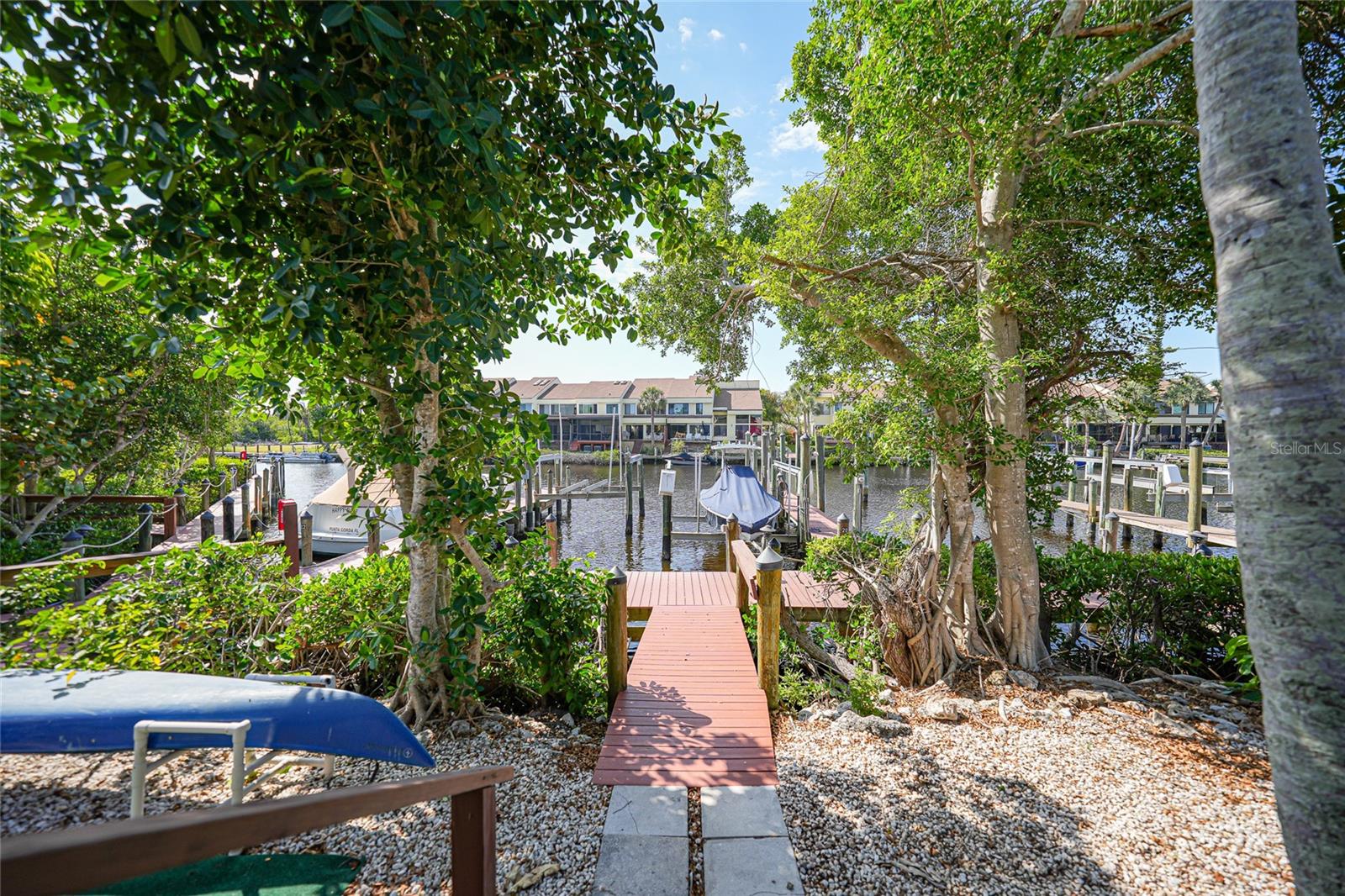 Image 7 of 70 For 25188 Marion Ave  10