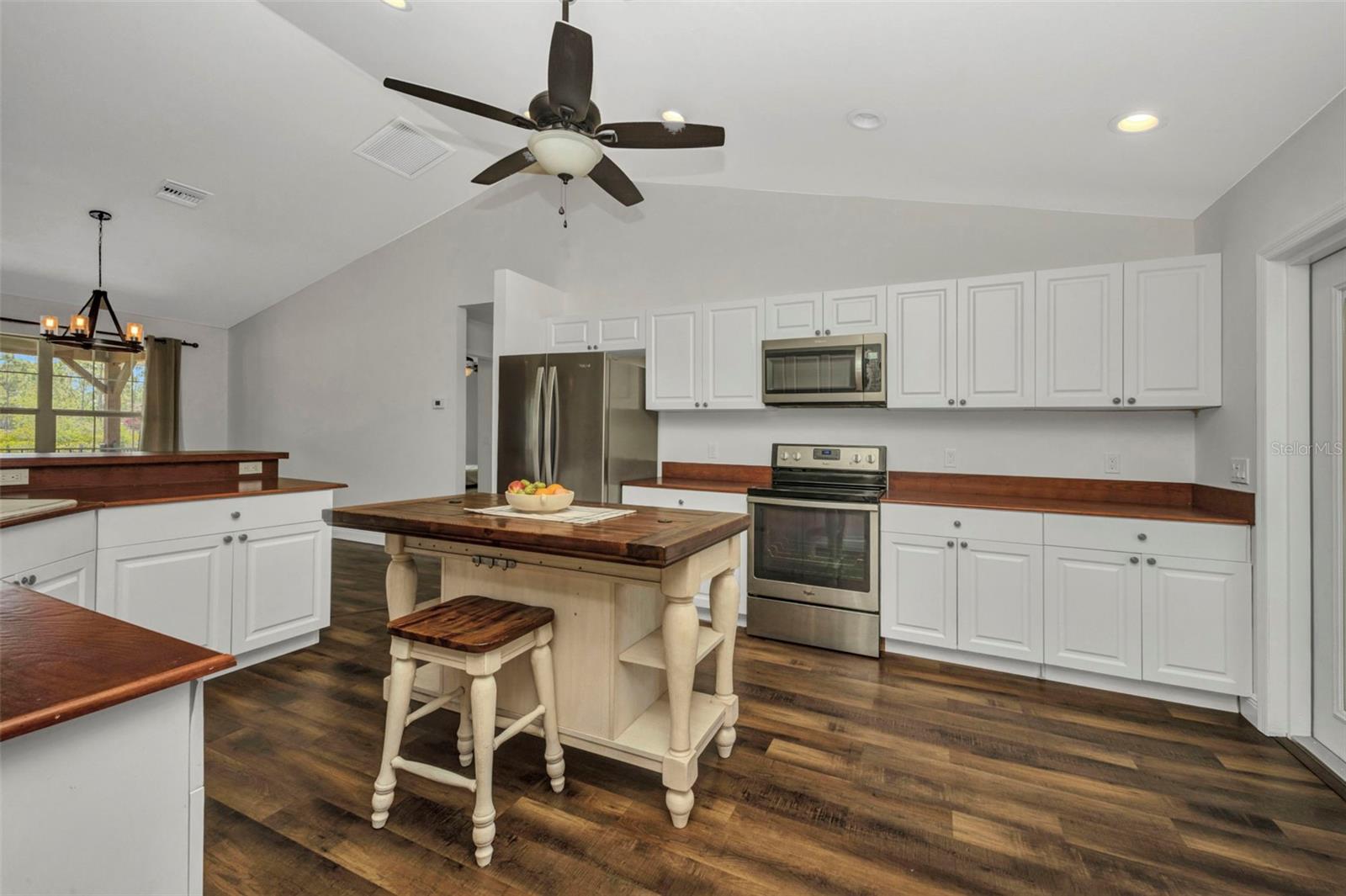 Image 10 of 62 For 6405 Alan Boulevard