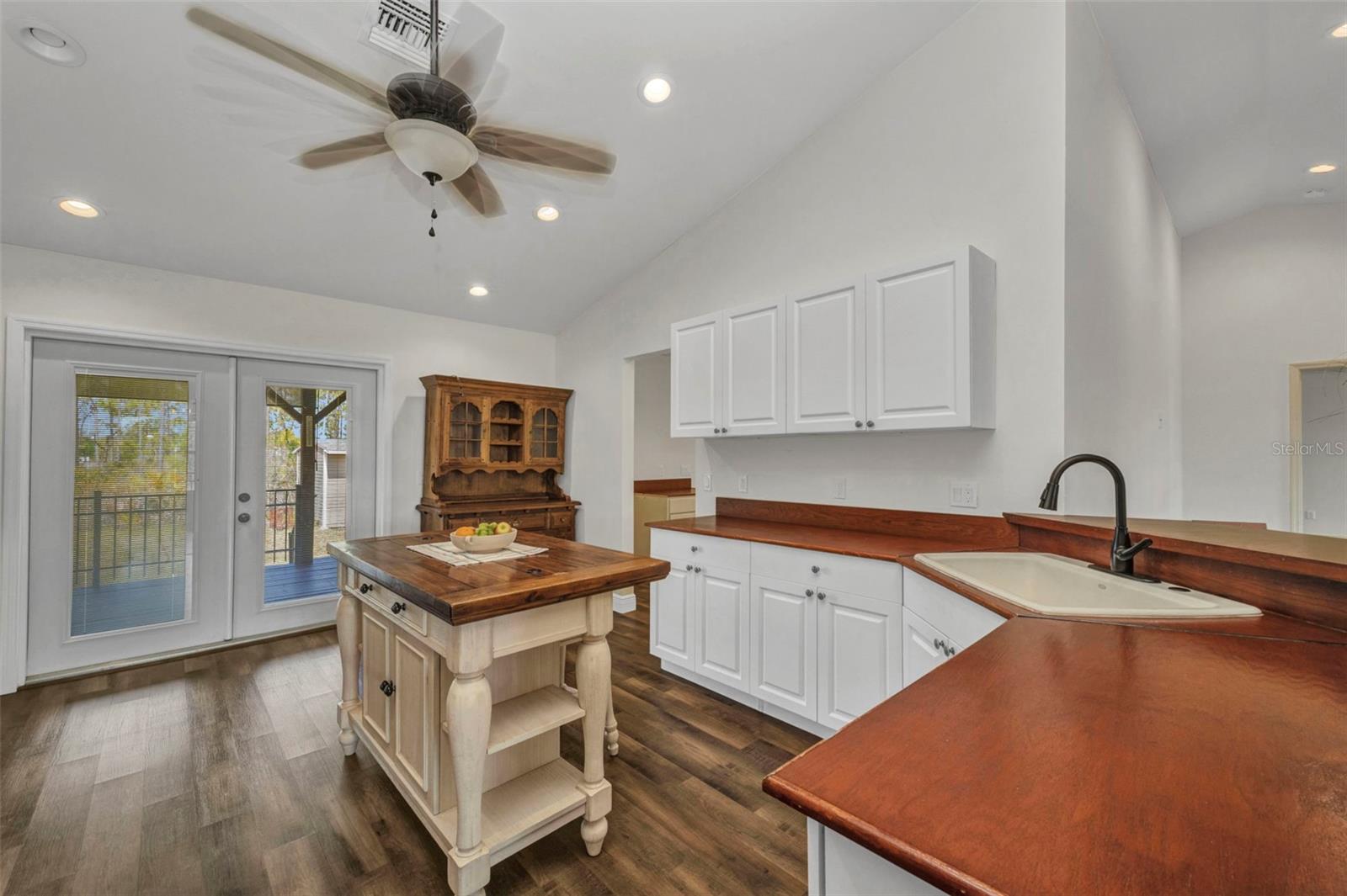 Image 11 of 62 For 6405 Alan Boulevard