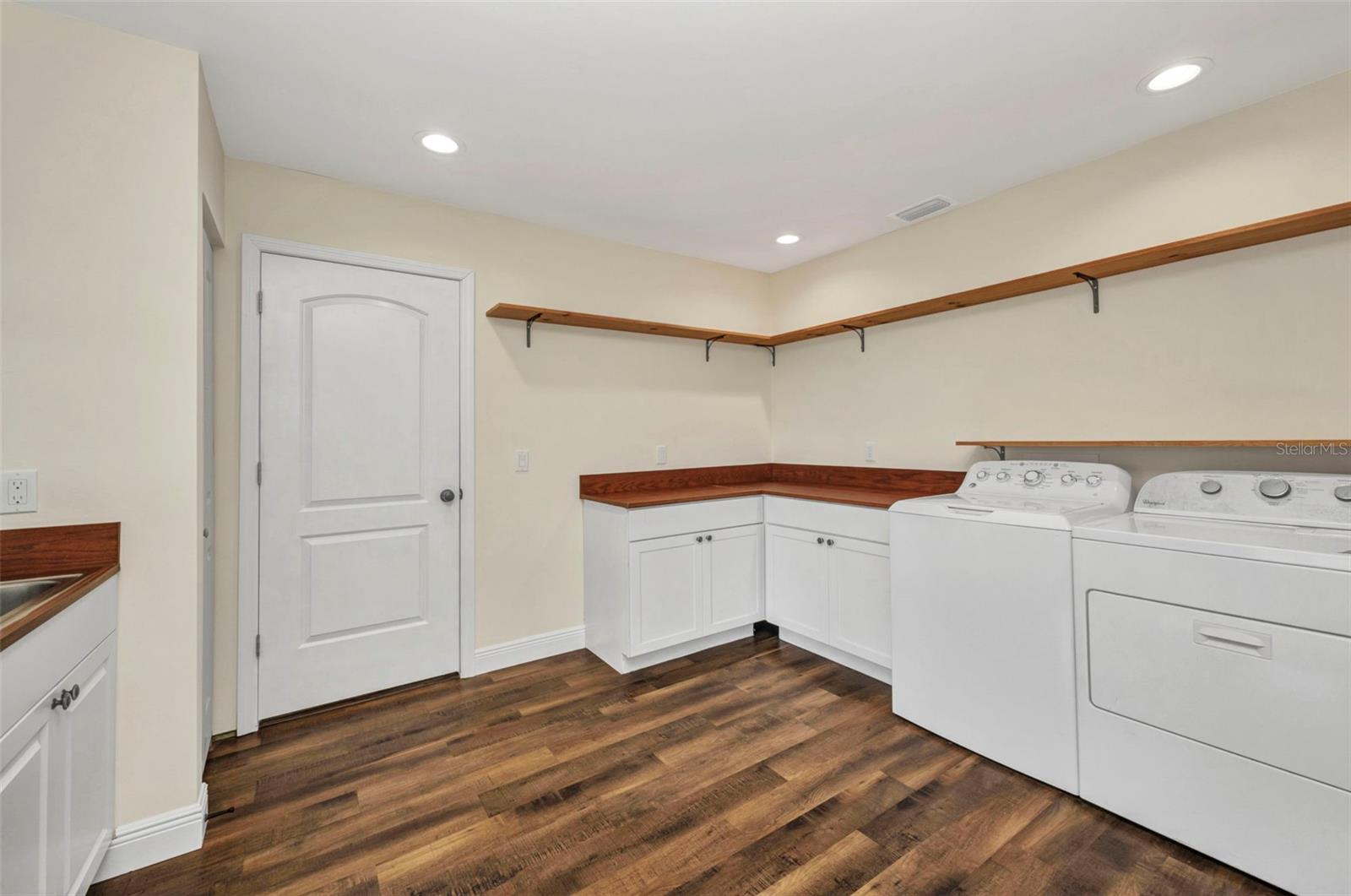 Image 14 of 62 For 6405 Alan Boulevard