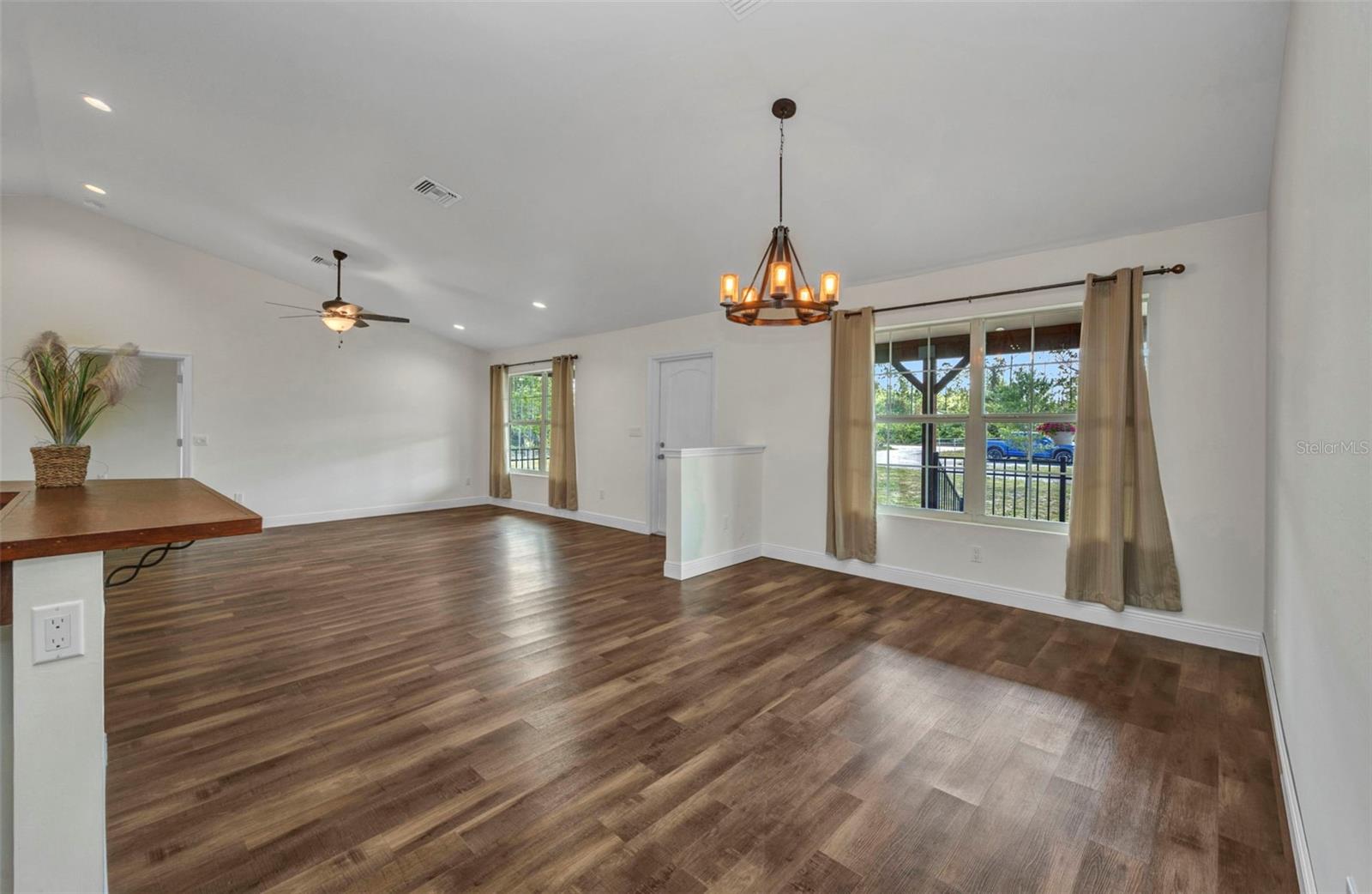 Image 21 of 62 For 6405 Alan Boulevard