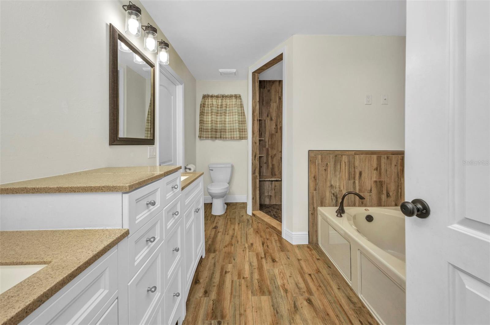 Image 29 of 62 For 6405 Alan Boulevard