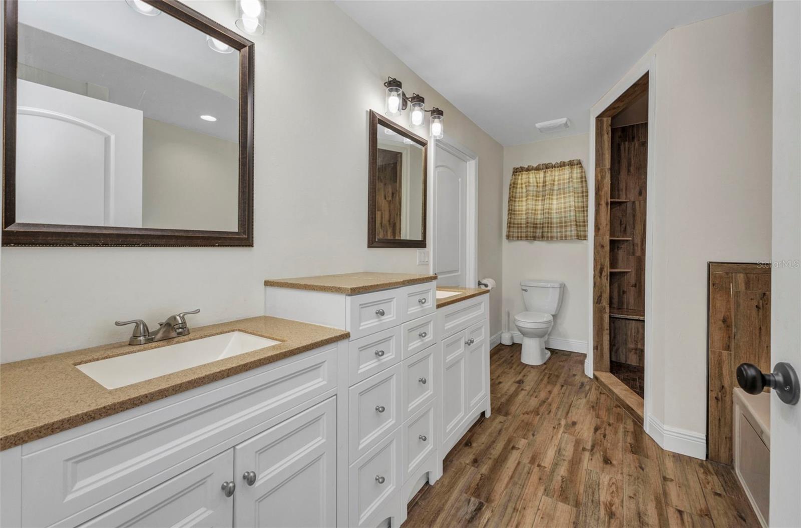 Image 32 of 62 For 6405 Alan Boulevard
