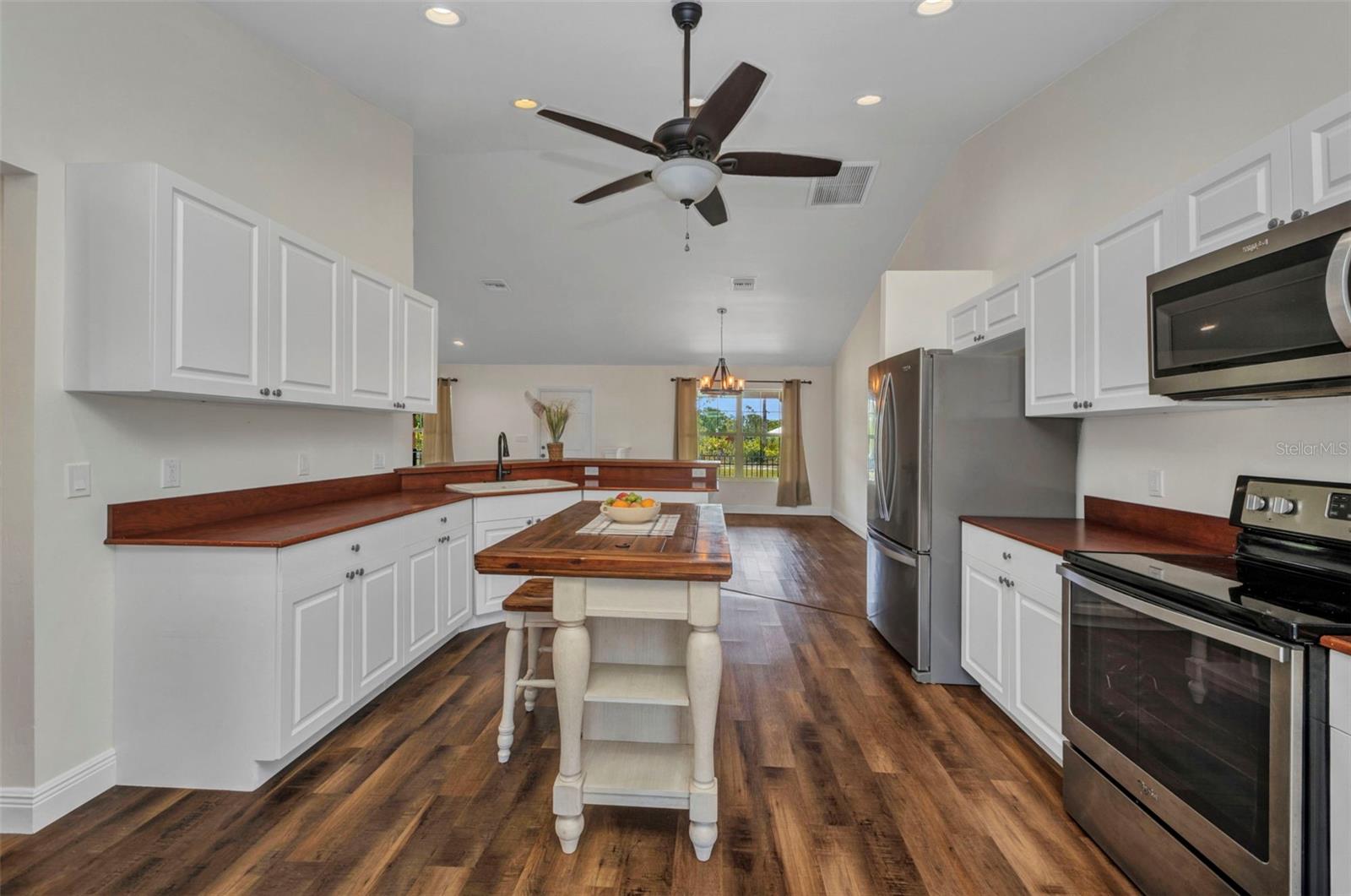 Image 9 of 62 For 6405 Alan Boulevard