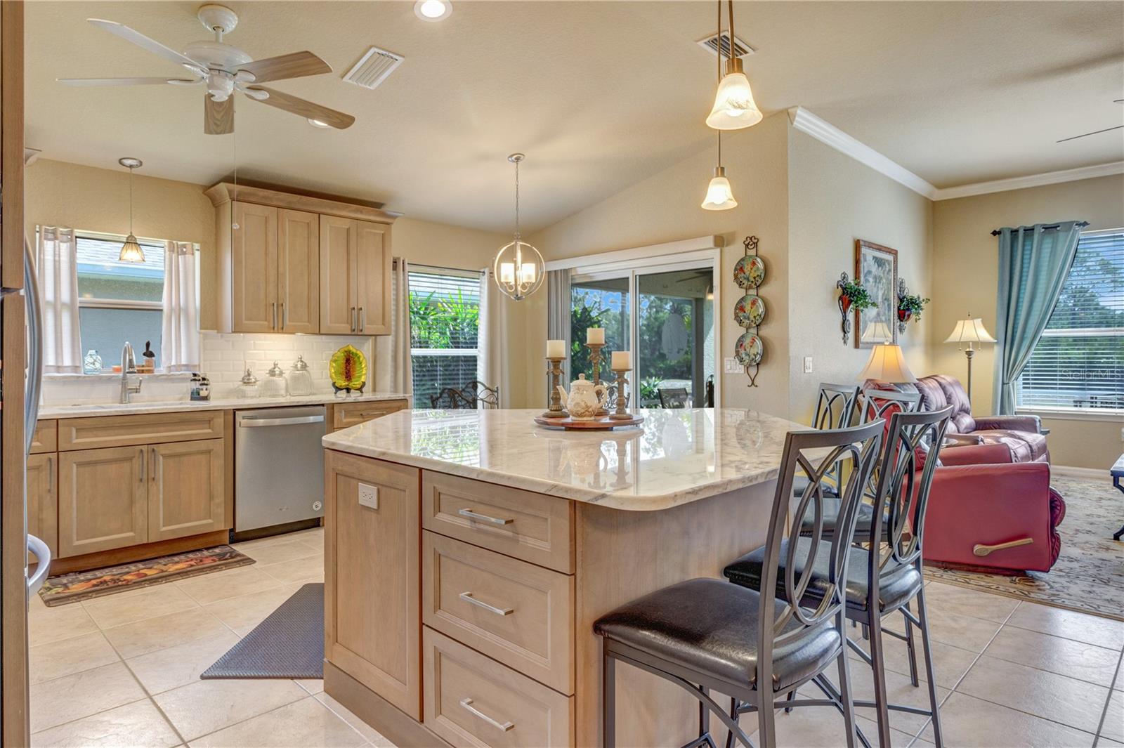 Image 11 of 50 For 1566 Scarlett Avenue