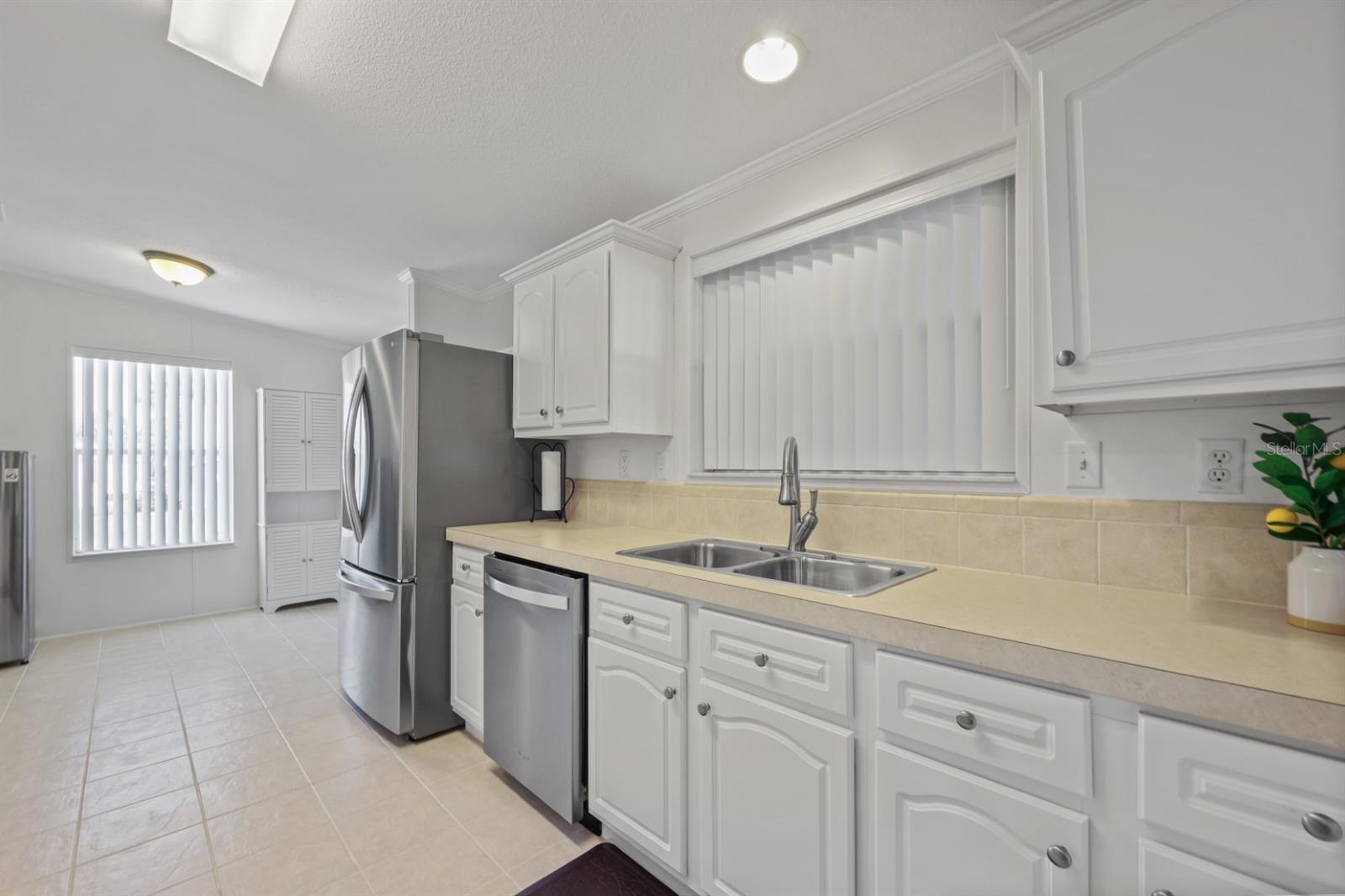 Image 23 of 99 For 2100 Kings Highway 253