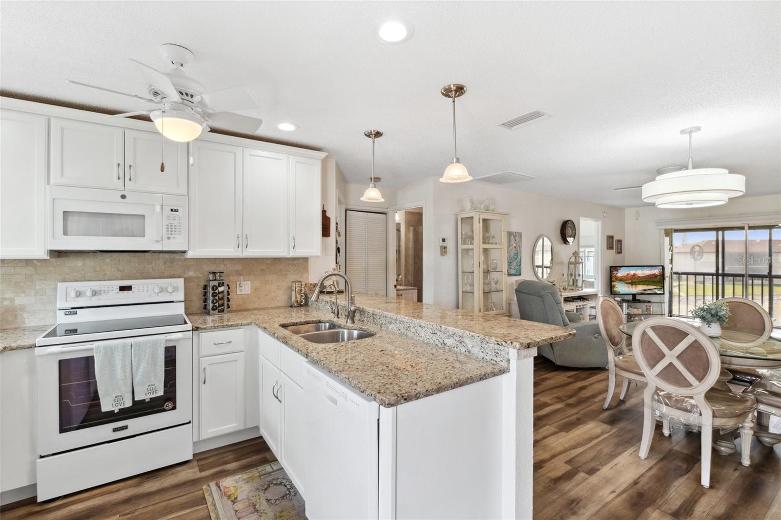 Image 4 of 38 For 25100 Sandhill Boulevard R201