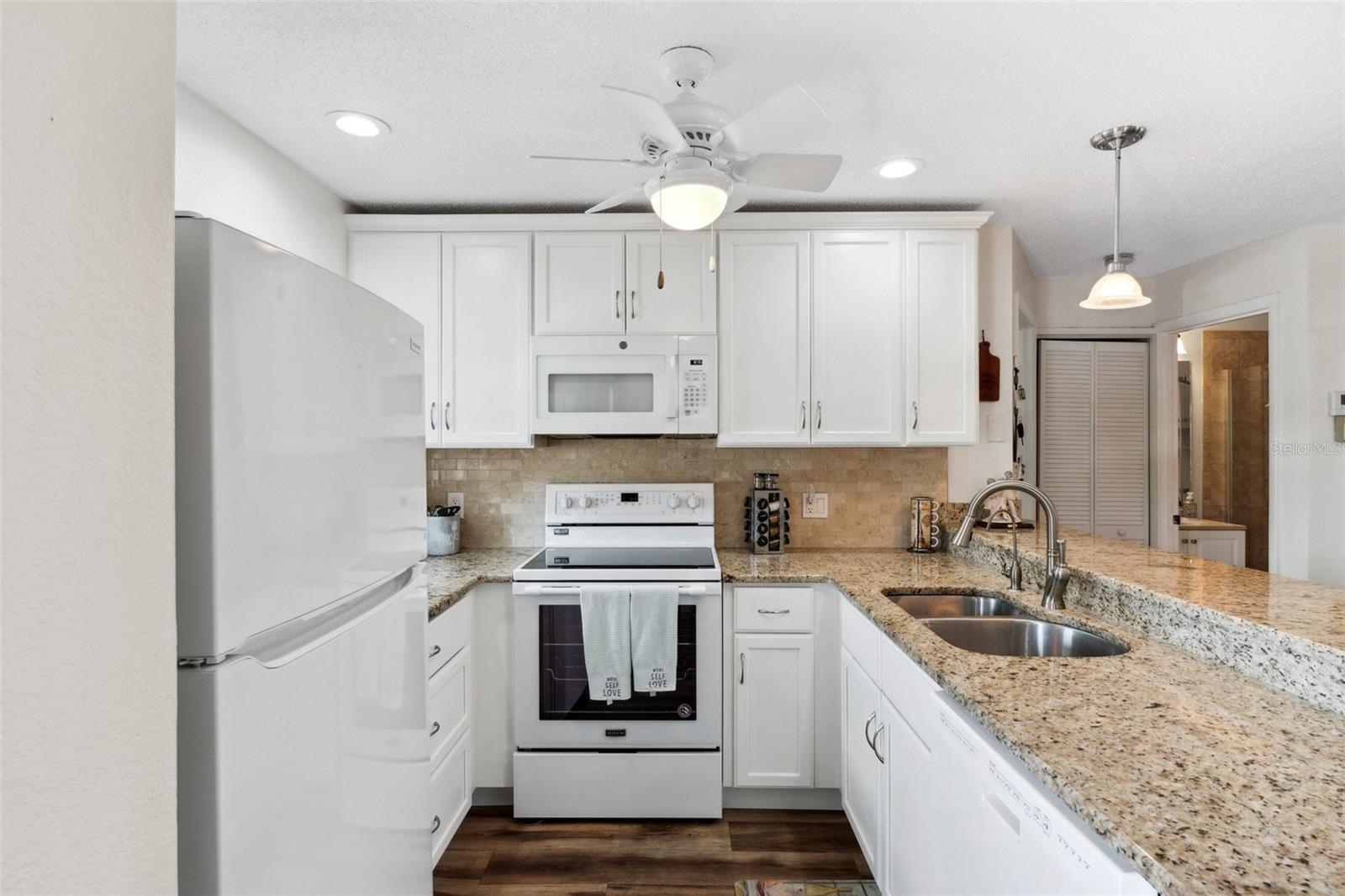 Image 5 of 38 For 25100 Sandhill Boulevard R201