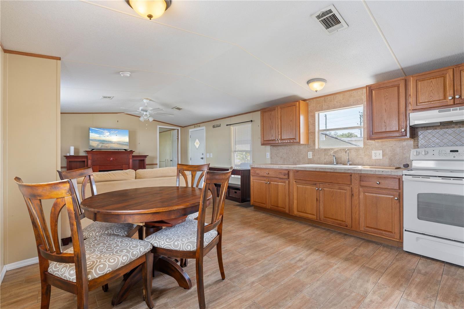 Image 11 of 24 For 1516 Woodlawn Avenue