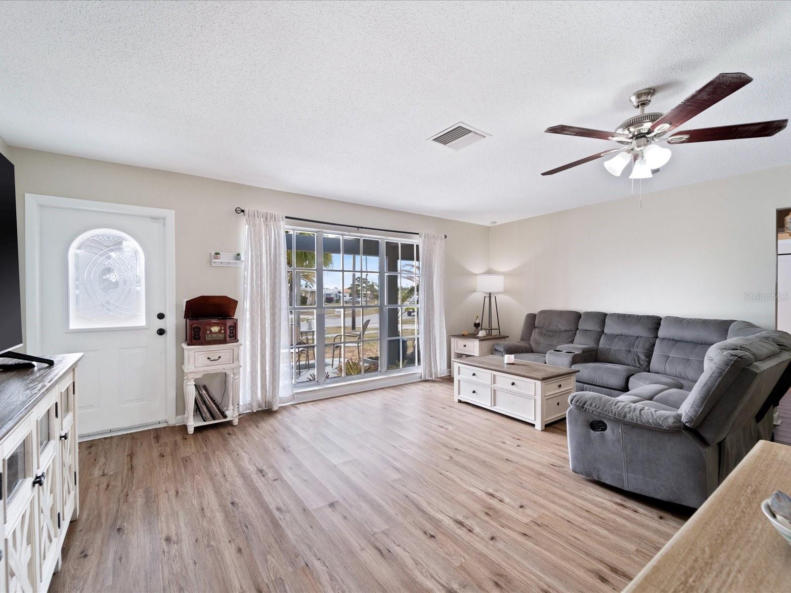 Image 3 of 36 For 6531 Marius Rd