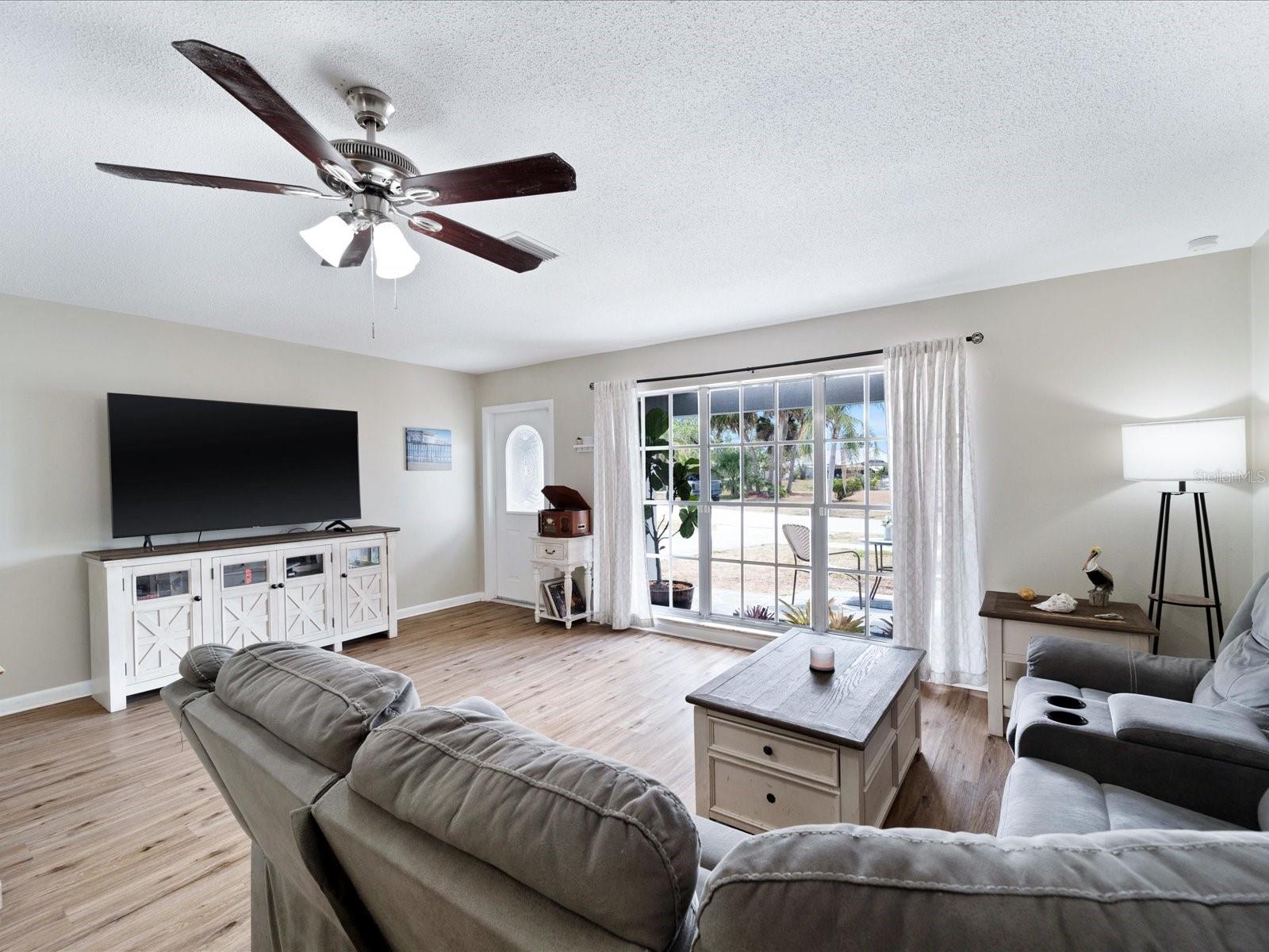 Image 4 of 36 For 6531 Marius Rd