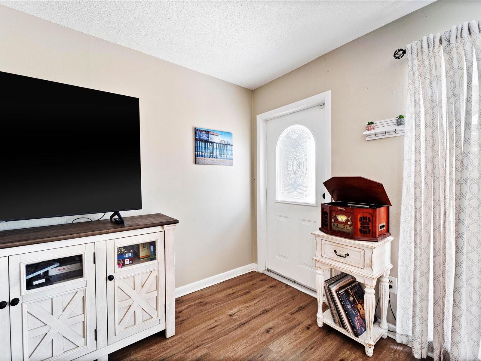 Image 7 of 36 For 6531 Marius Rd