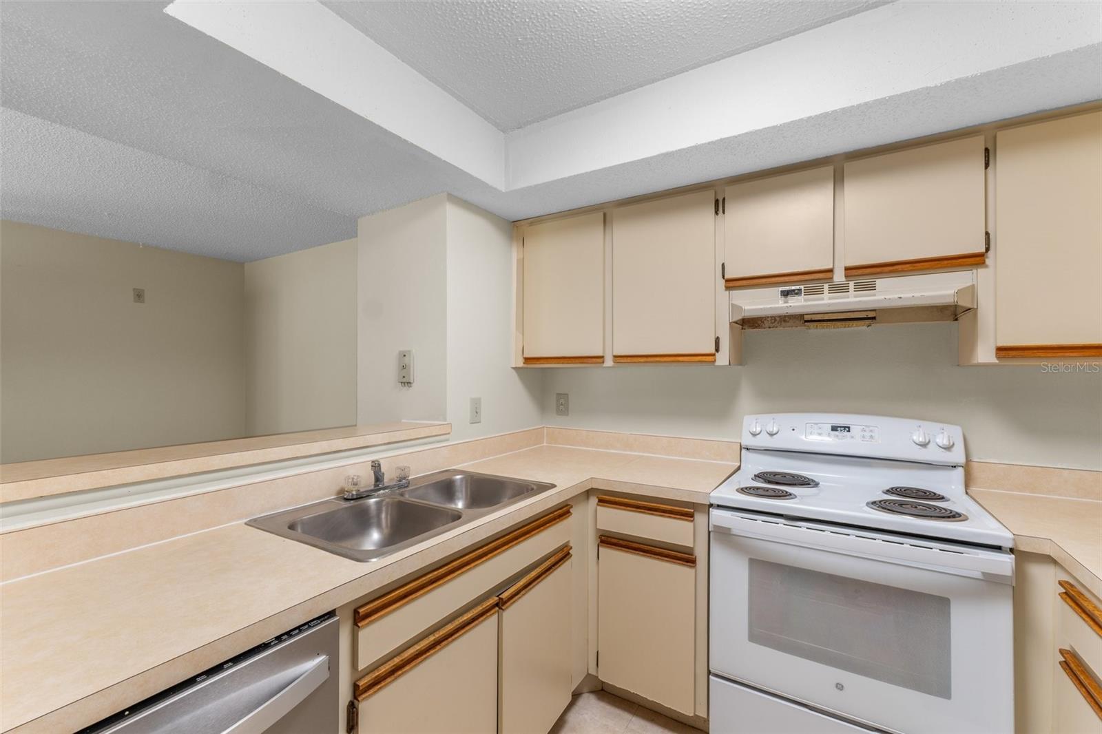Image 13 of 49 For 19505 Quesada Avenue A204