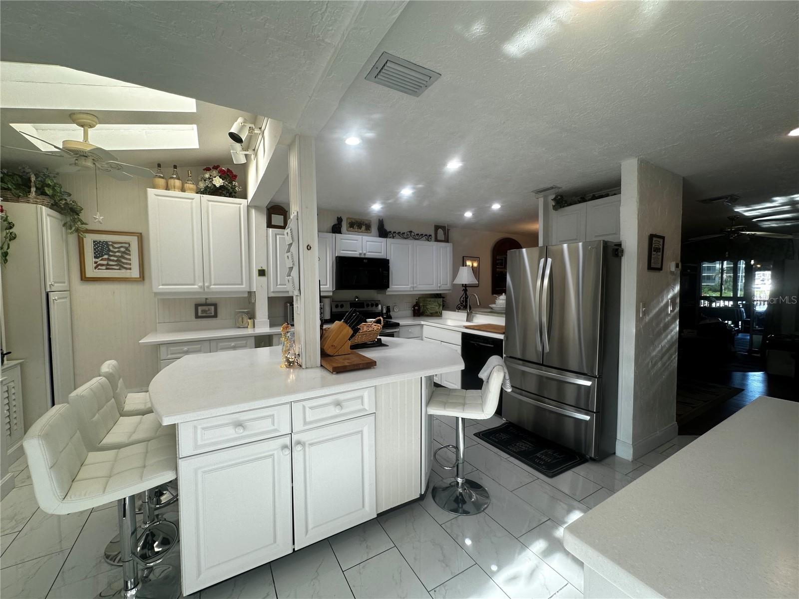 Image 4 of 15 For 25188 Marion Avenue 1004