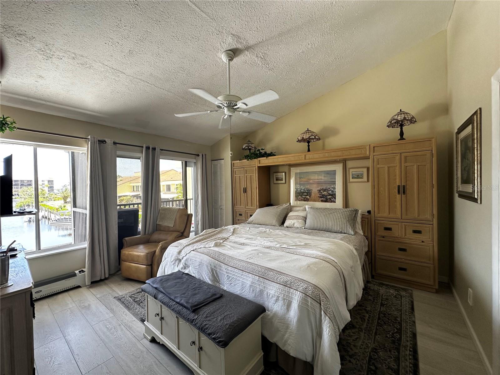 Image 8 of 15 For 25188 Marion Avenue 1004