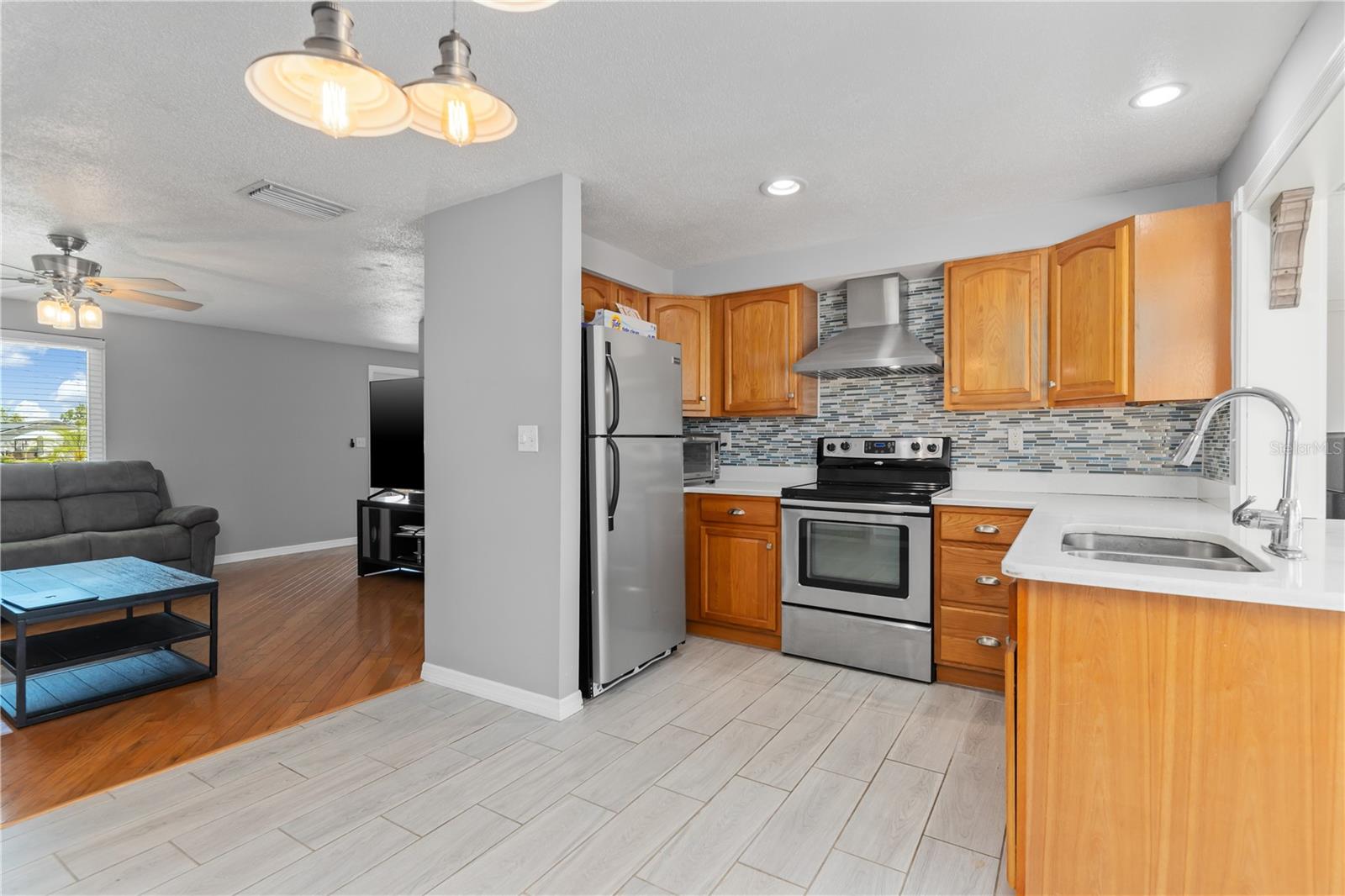 Image 11 of 51 For 218 Parkview Drive