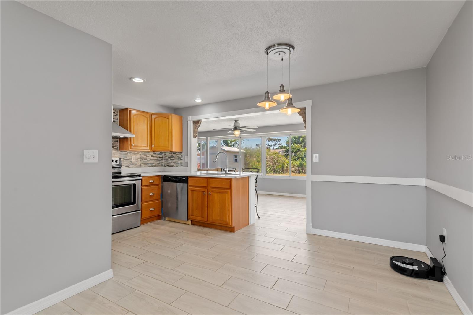 Image 12 of 51 For 218 Parkview Drive