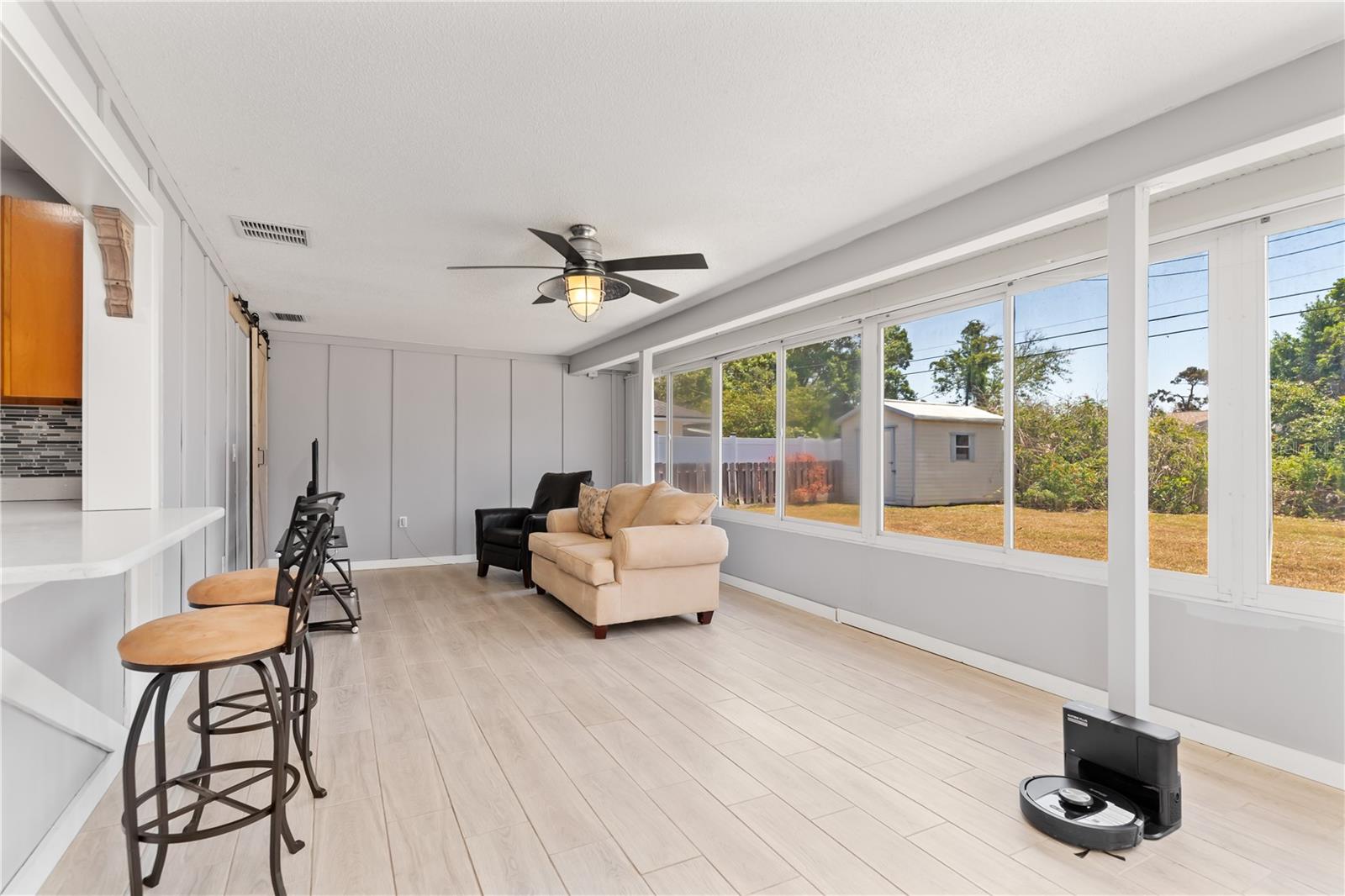 Image 14 of 51 For 218 Parkview Drive