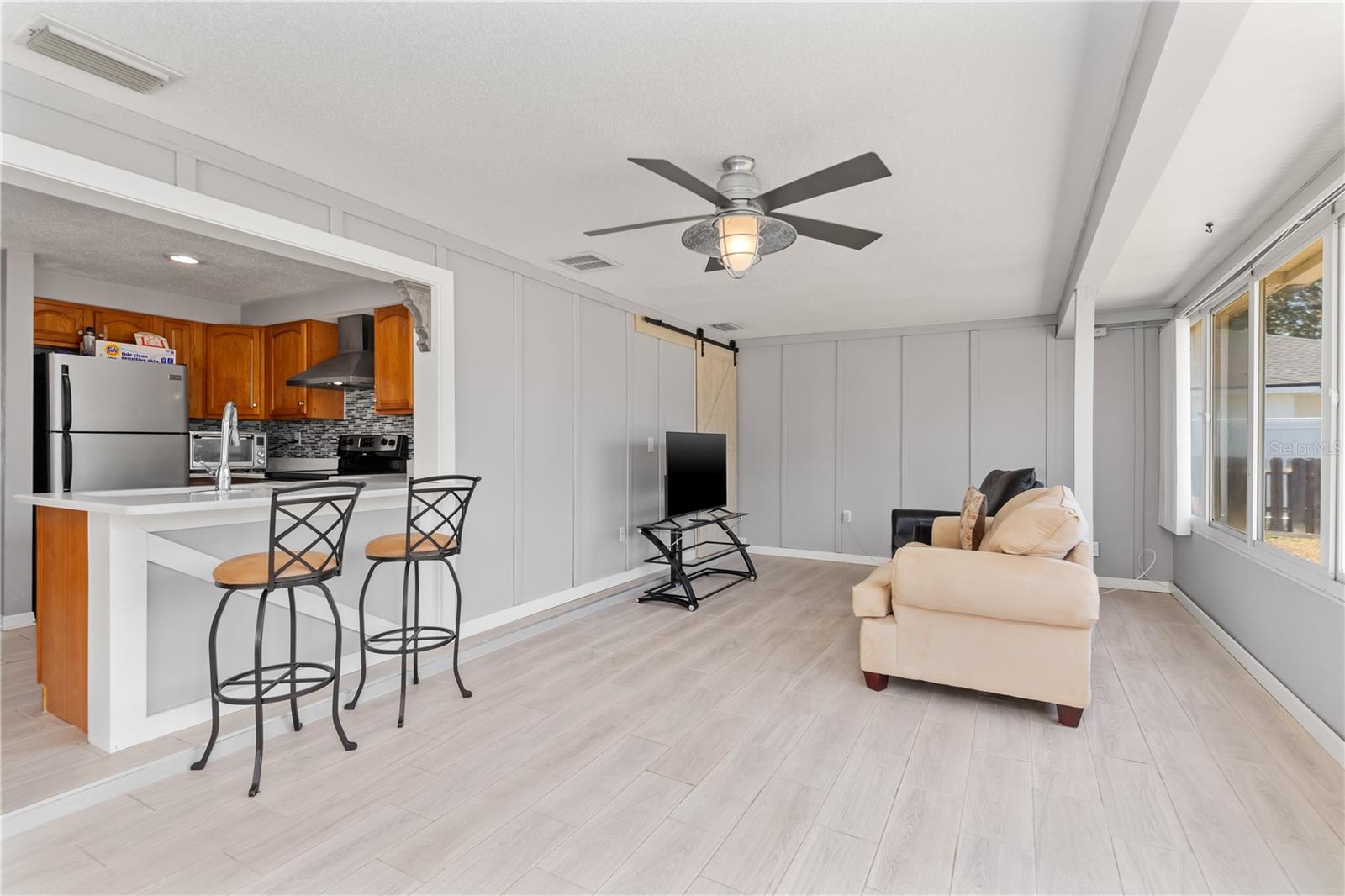 Image 15 of 51 For 218 Parkview Drive