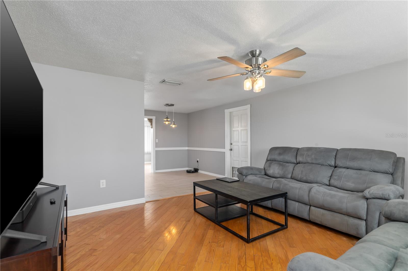 Image 3 of 51 For 218 Parkview Drive